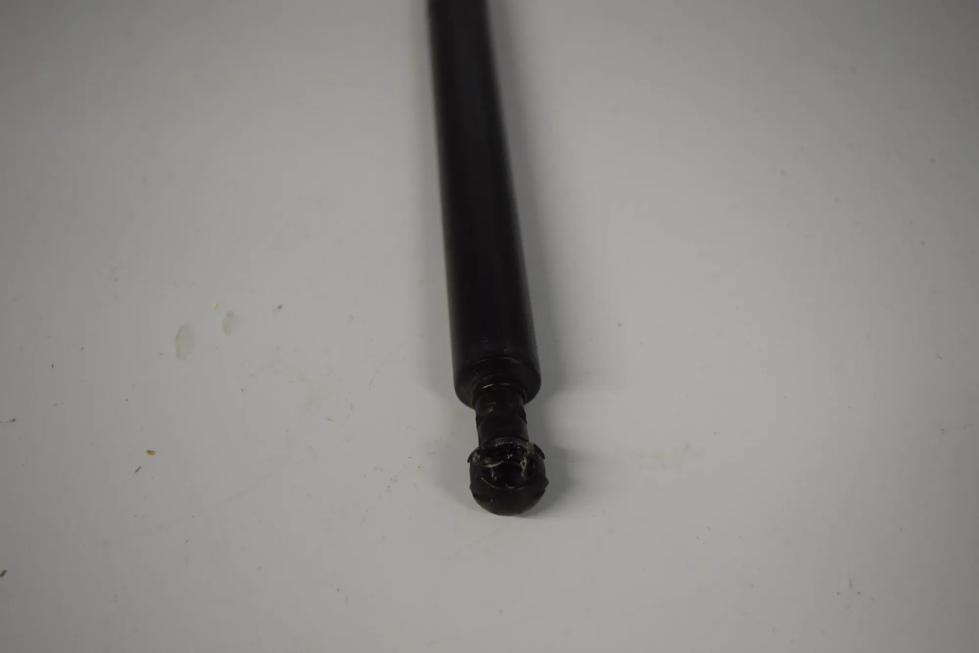 Front Right Bonnet Strut – OEM 8150077 · BMW 7 (E38) 728 i, iL 2000 – 3