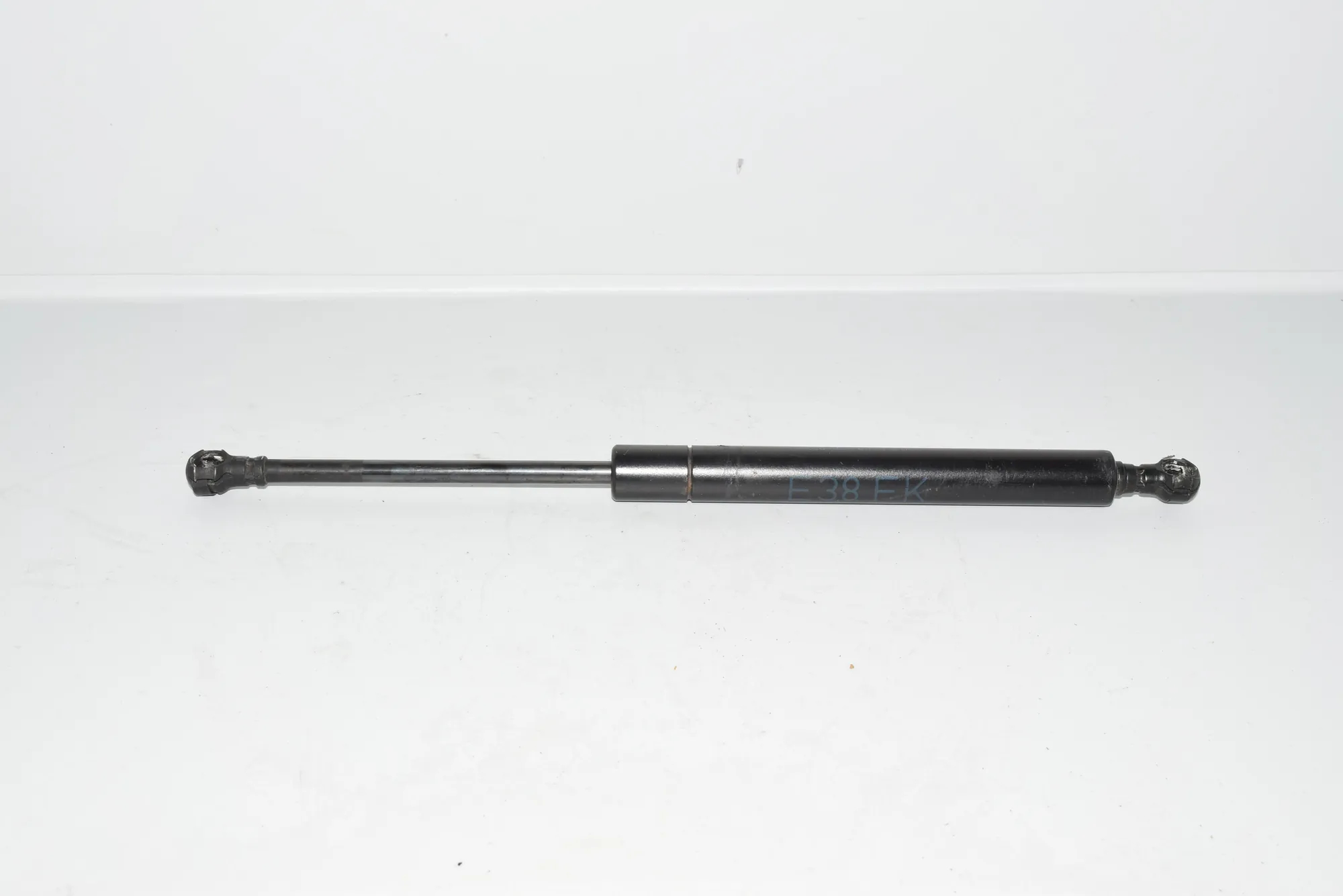 Front Right Bonnet Strut – OEM 8150077 · BMW 7 (E38) 728 i, iL 2000 – 2