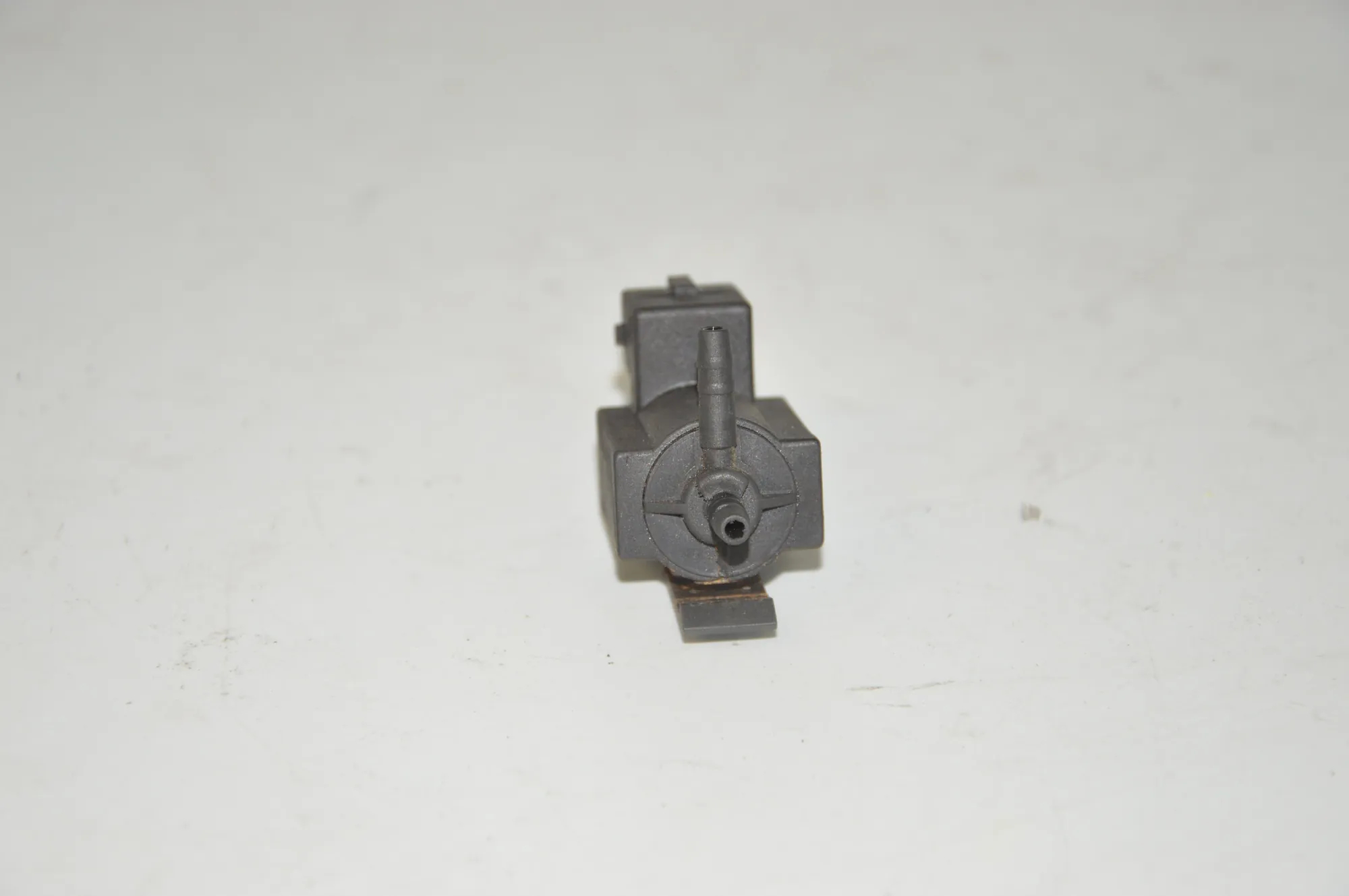 Solenoid Valve – OEM 1742712 · BMW 7 (E38) 728 i, iL 2000 – 2