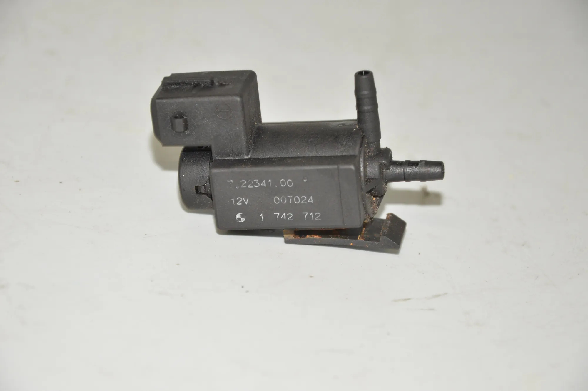 Solenoid Valve – OEM 1742712 · BMW 7 (E38) 728 i, iL 2000