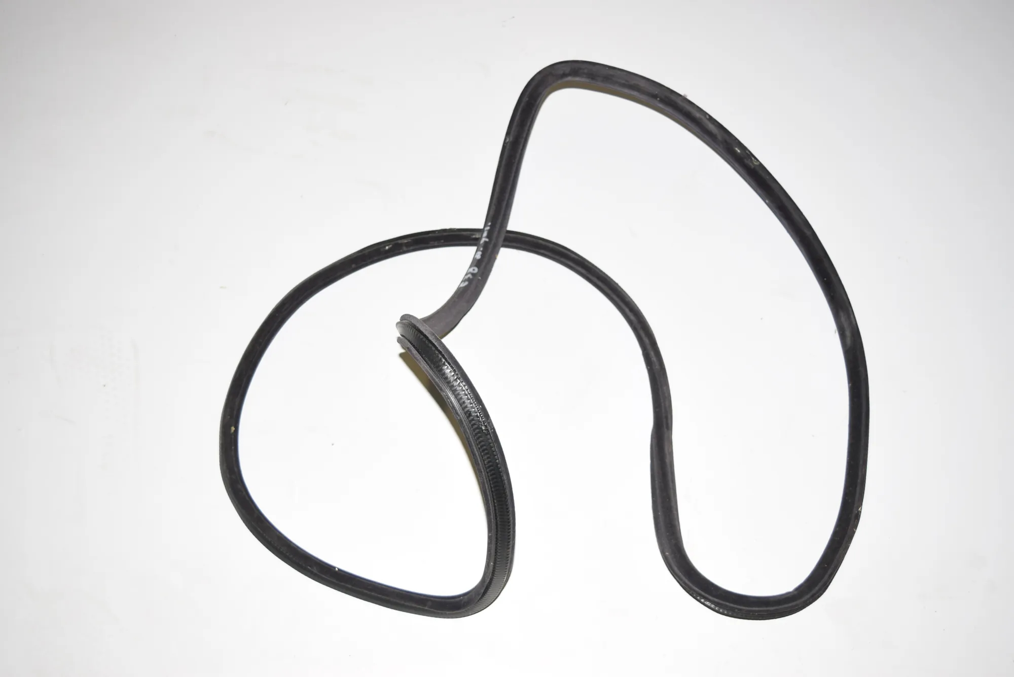 Rear Right Door Seal Rubber – OEM NA · BMW 7 (E38) 728 i, iL 2000 – 2