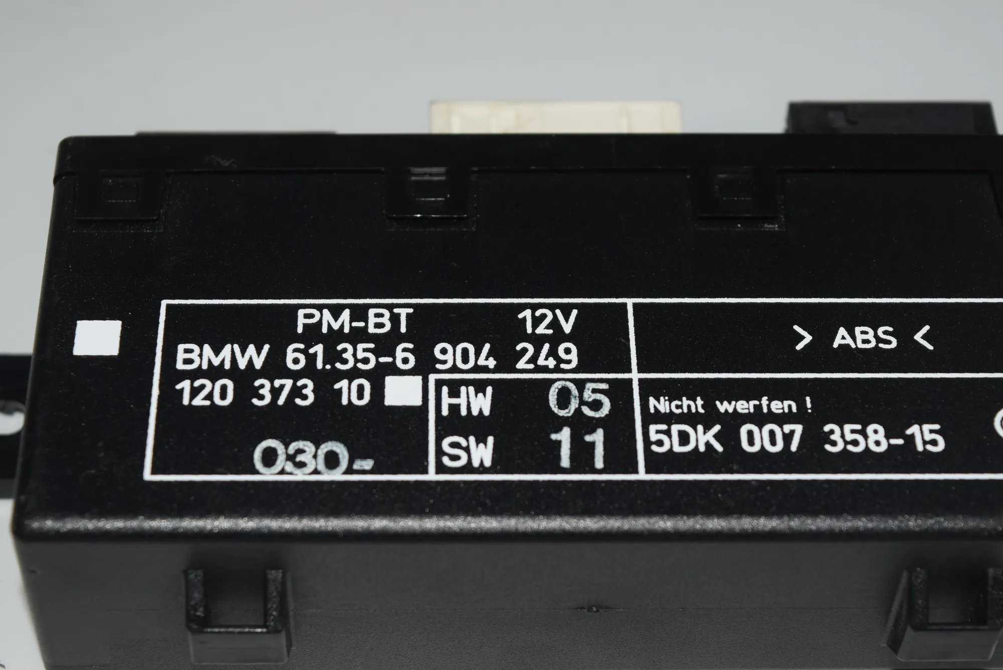 Front Left Door Control Unit – OEM 6904249 · BMW 7 (E38) 728 i, iL 2000 – 4
