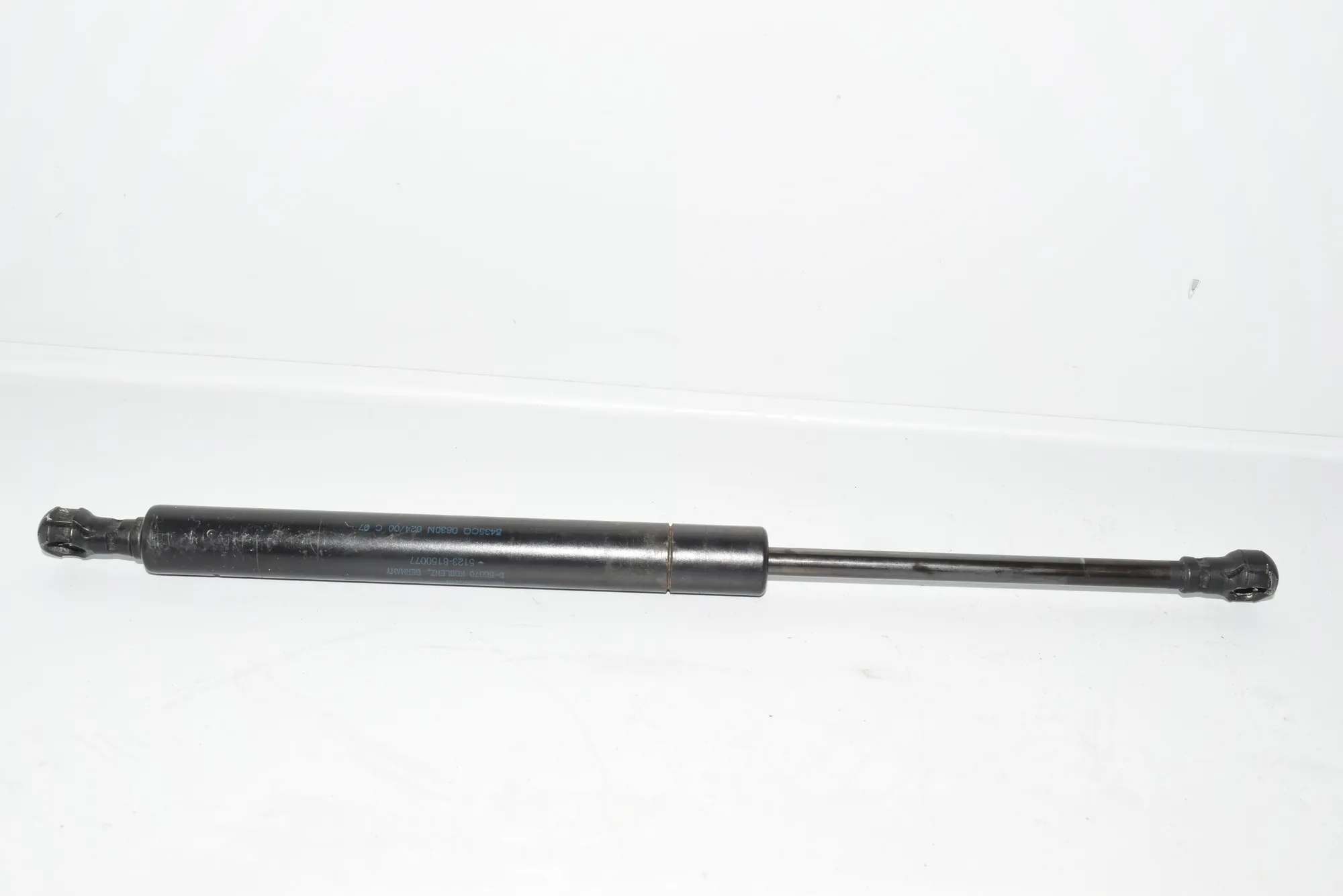 Front Left Bonnet Strut – OEM 8150077 · BMW 7 (E38) 728 i, iL 2000