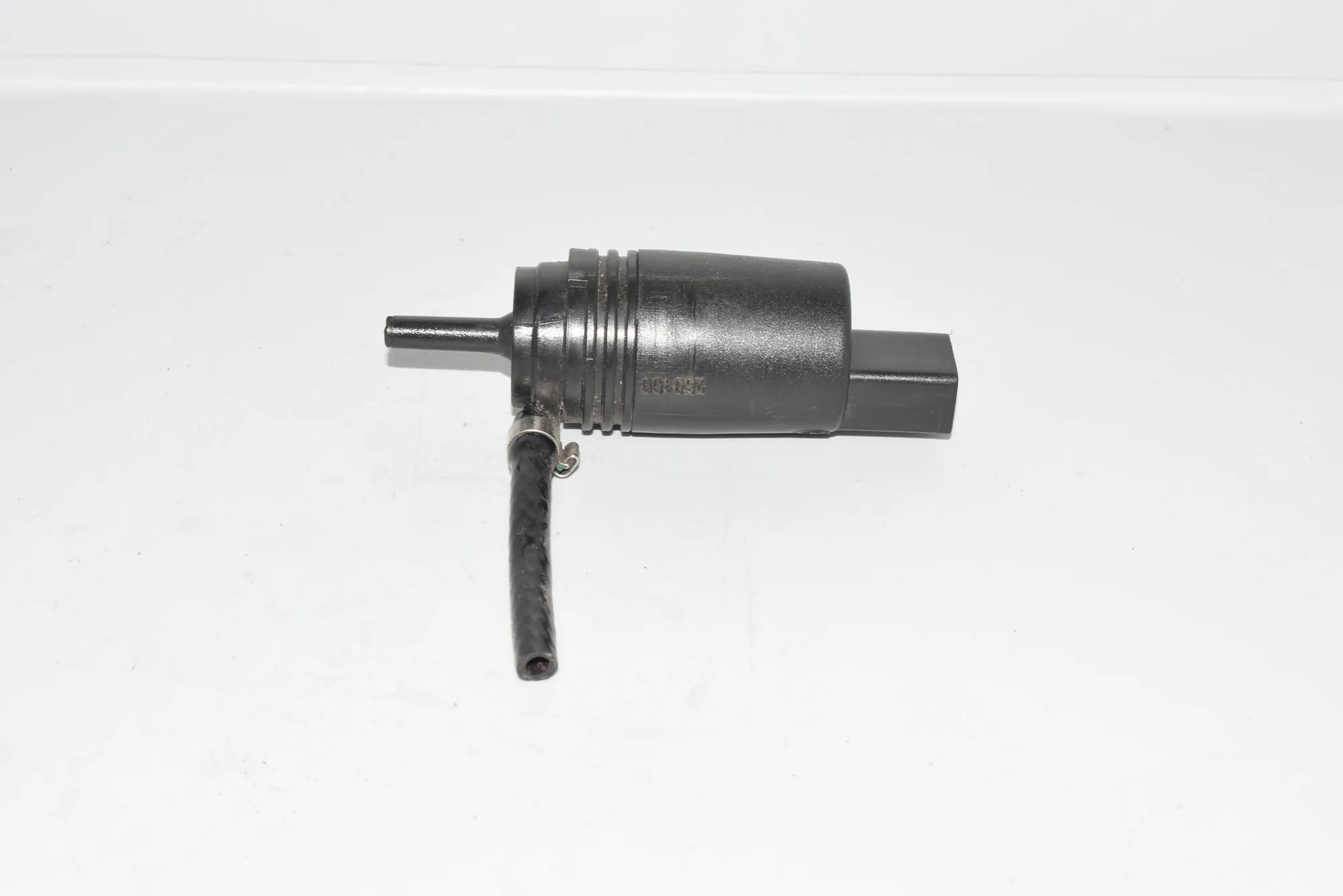 Washer Tank Motor – OEM 8377612 · BMW 7 (E38) 728 i, iL 2000