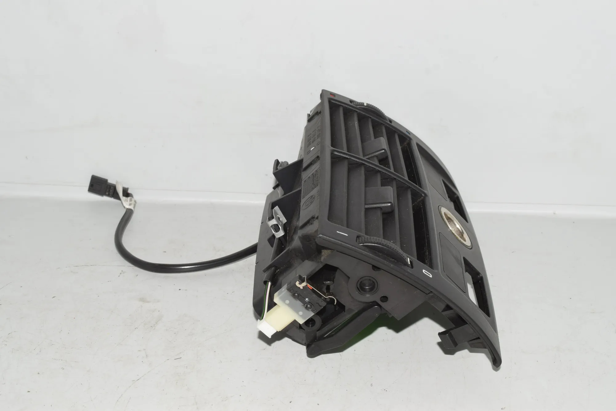 Dashboard Air Vents – OEM 8409081 · BMW X5 (E53) 4.6 is 2003 – 3