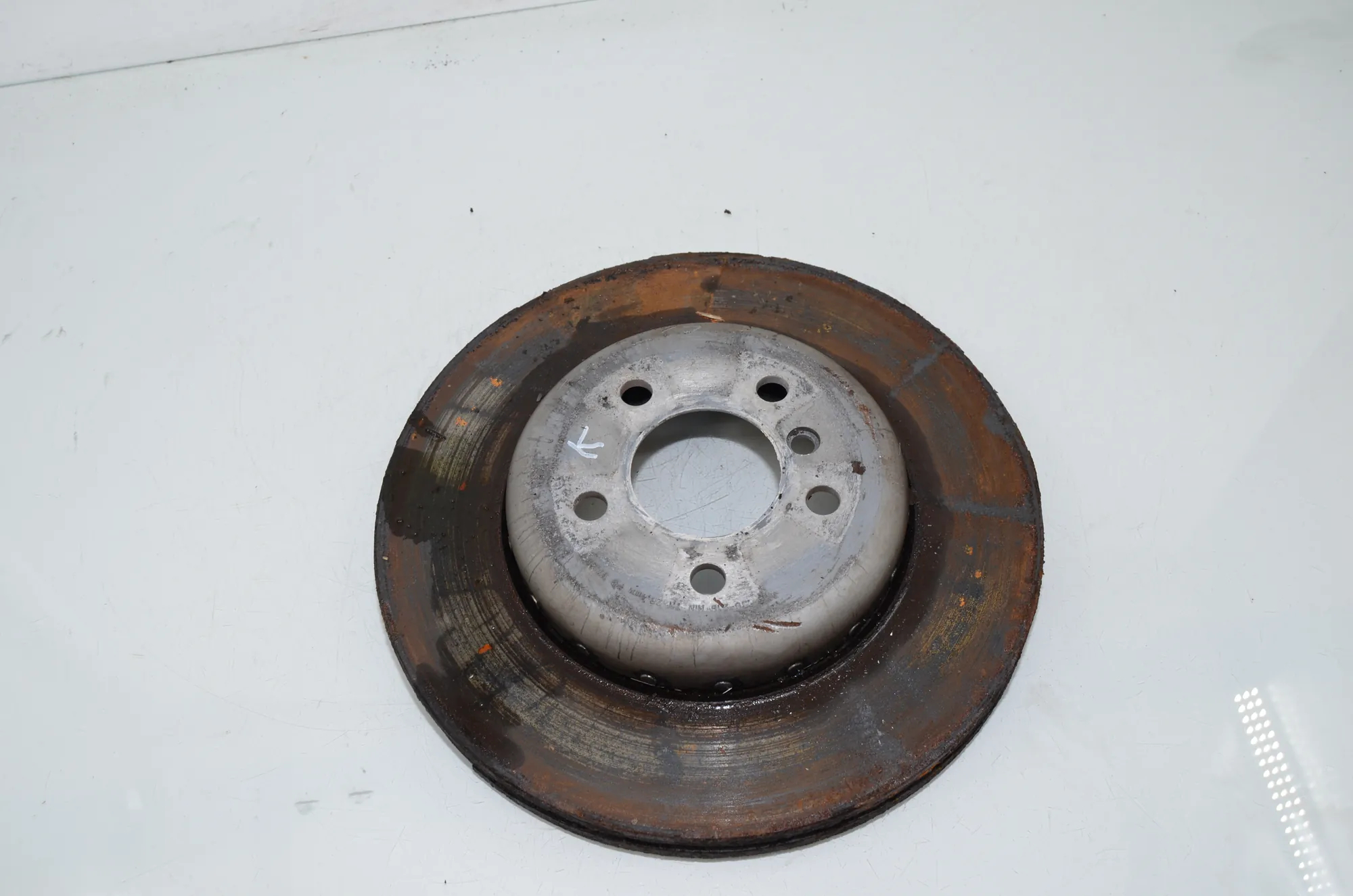 Front Left Brake Disc – OEM 6898729 · BMW 5 Touring (F11) 530 d xDrive 2011