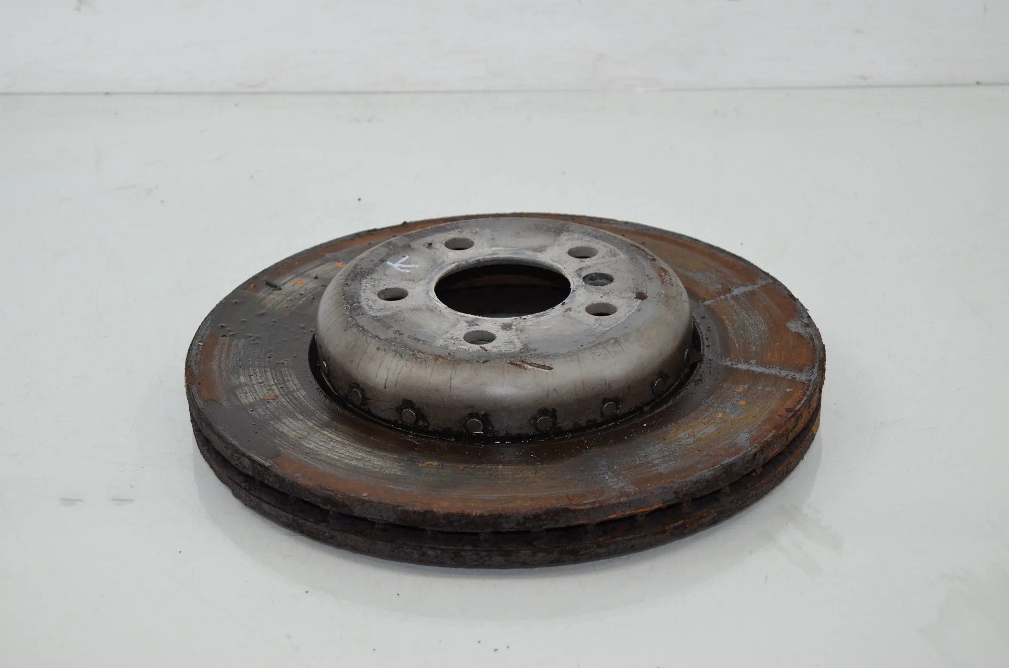 Front Left Brake Disc – OEM 6898729 · BMW 5 Touring (F11) 530 d xDrive 2011 – 2