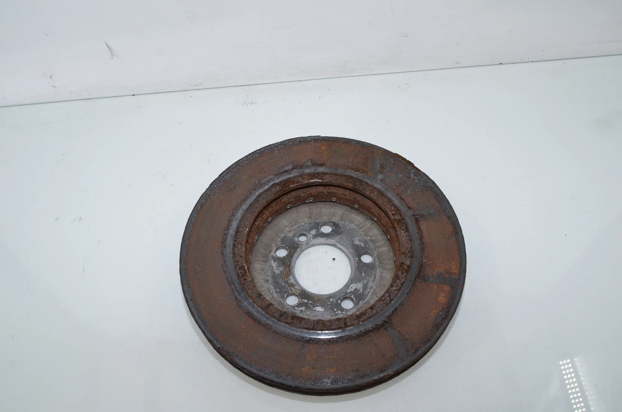 Front Right Brake Disc – OEM 6898730 · BMW 5 Touring (F11) 530 d xDrive 2011 – 3