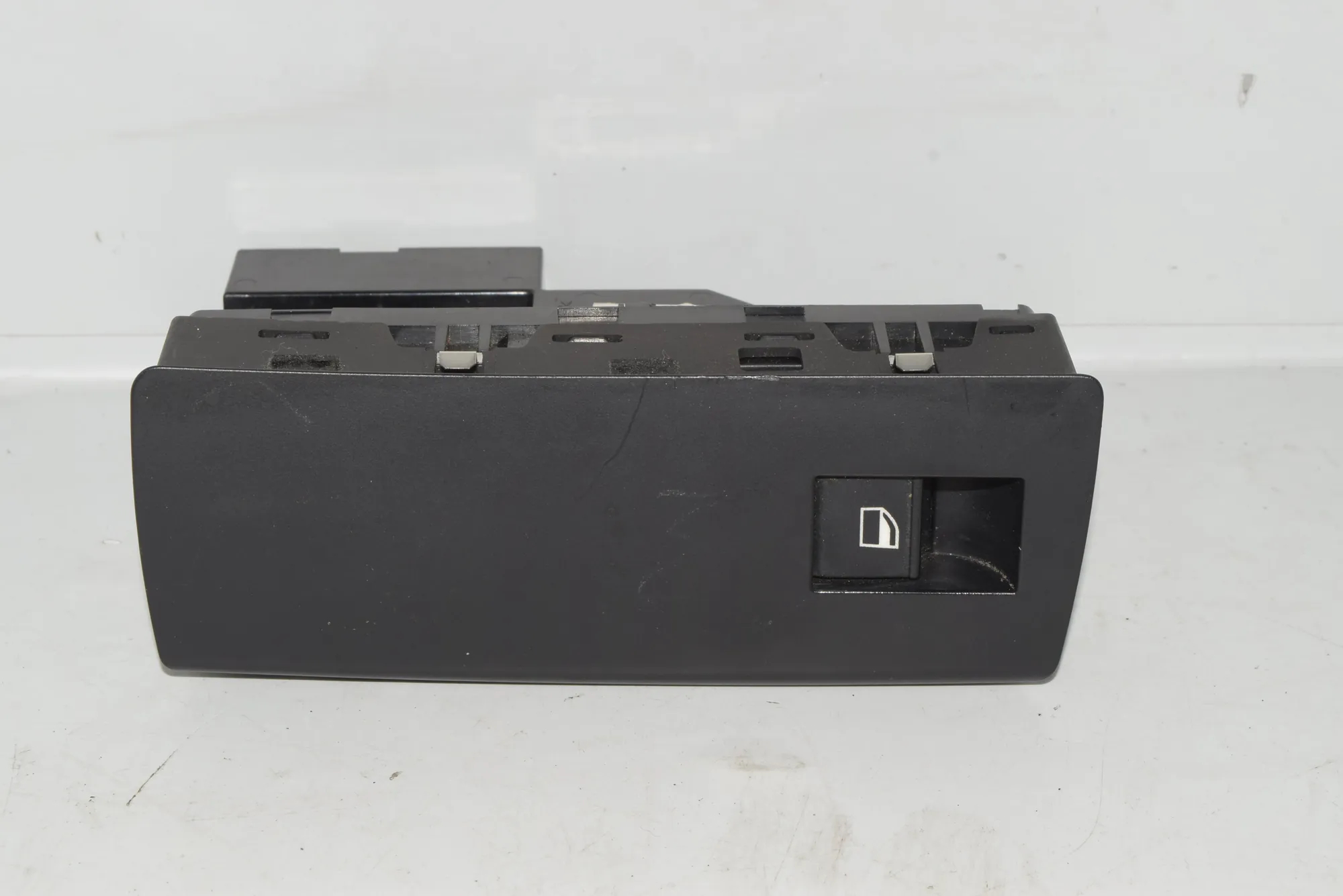 Front Left Door Window Switch – OEM 6937484 · BMW X5 (E53) 4.6 is 2003