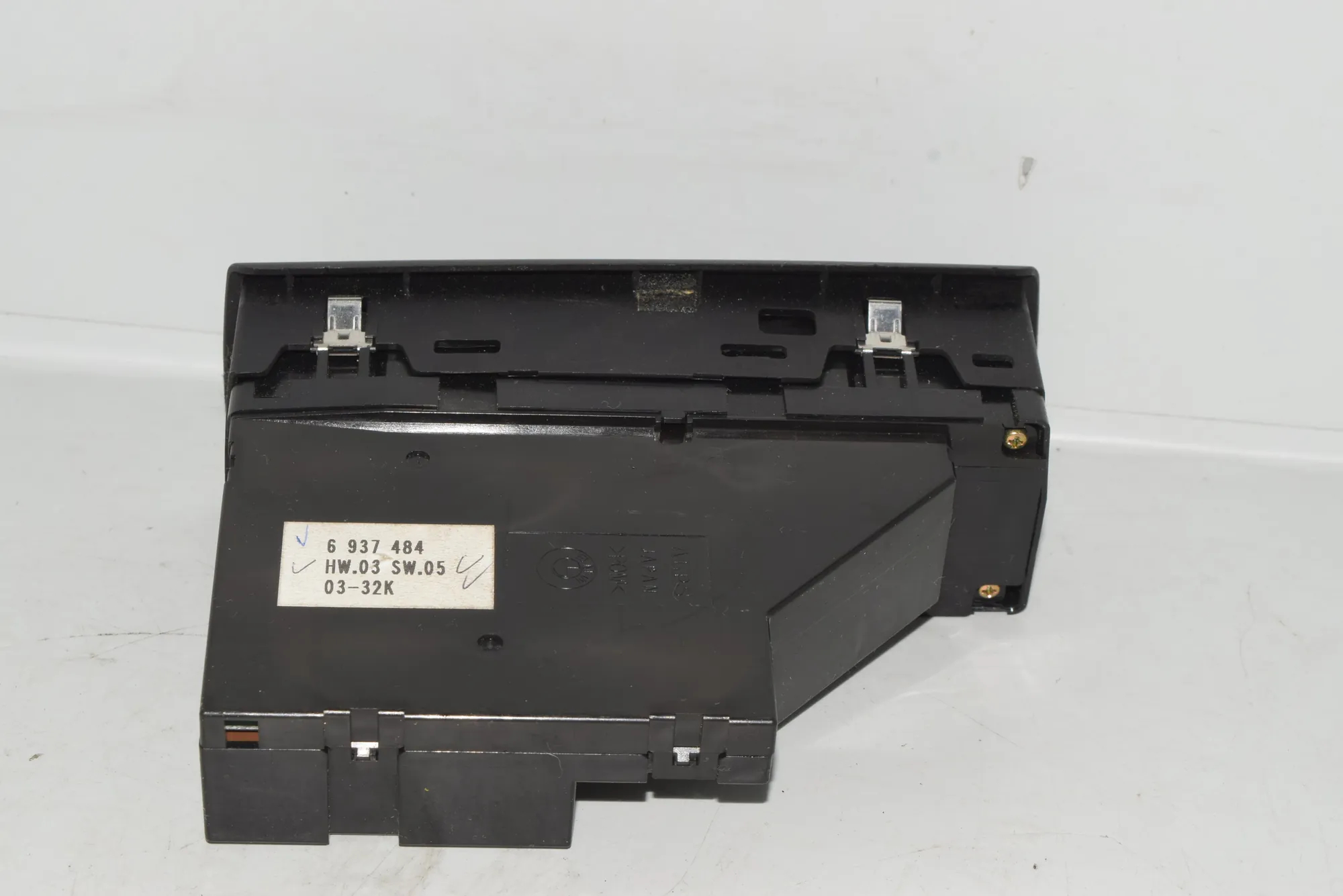 Front Left Door Window Switch – OEM 6937484 · BMW X5 (E53) 4.6 is 2003 – 5