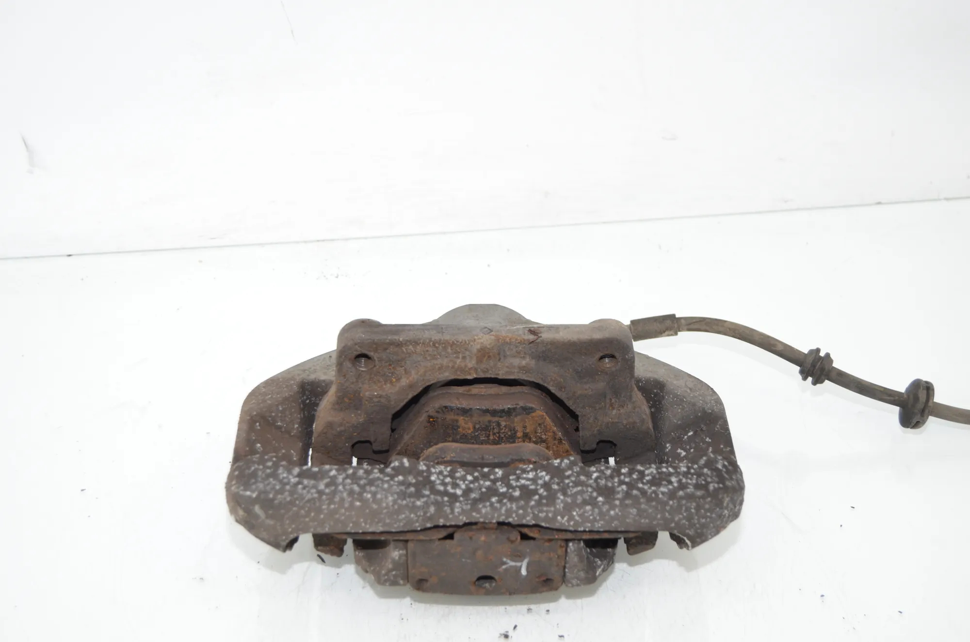 Front Left Brake Caliper – OEM 6786817 · BMW 5 Touring (F11) 530 d xDrive 2011 – 3