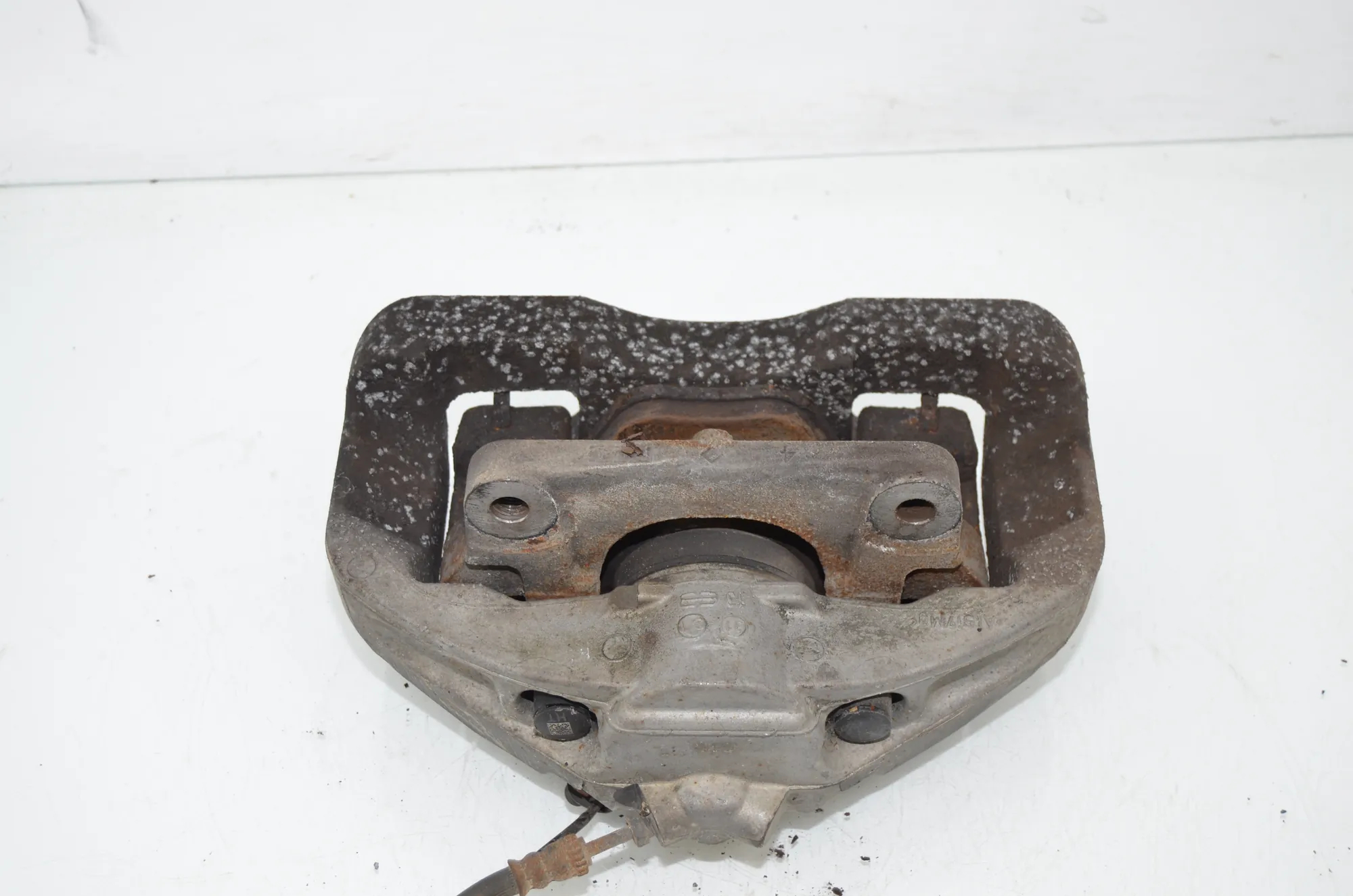 Front Left Brake Caliper – OEM 6786817 · BMW 5 Touring (F11) 530 d xDrive 2011 – 4