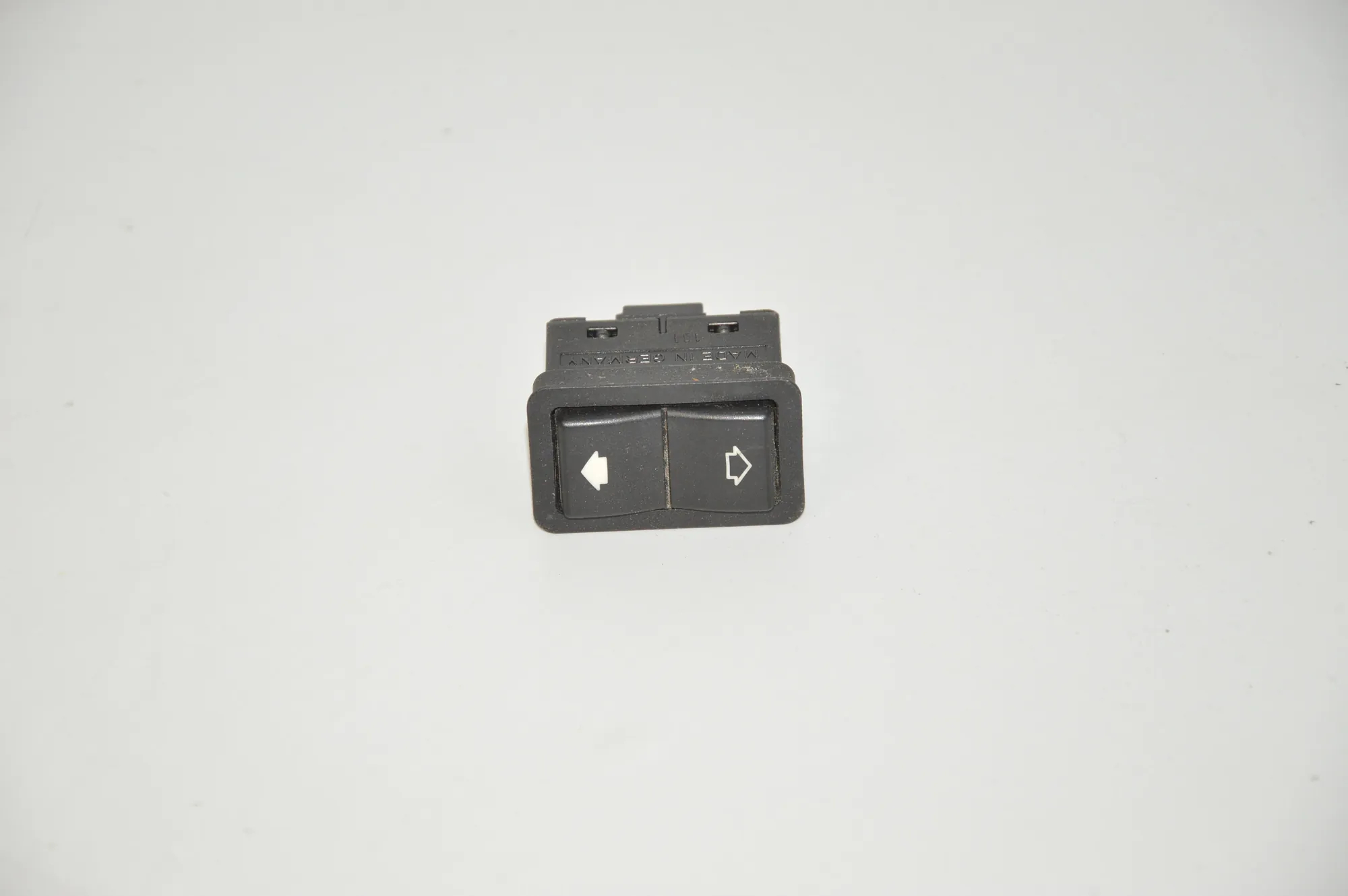 Front Right Door Window Switch – OEM 8368974 · BMW 5 Touring (E39) 530 d 2001