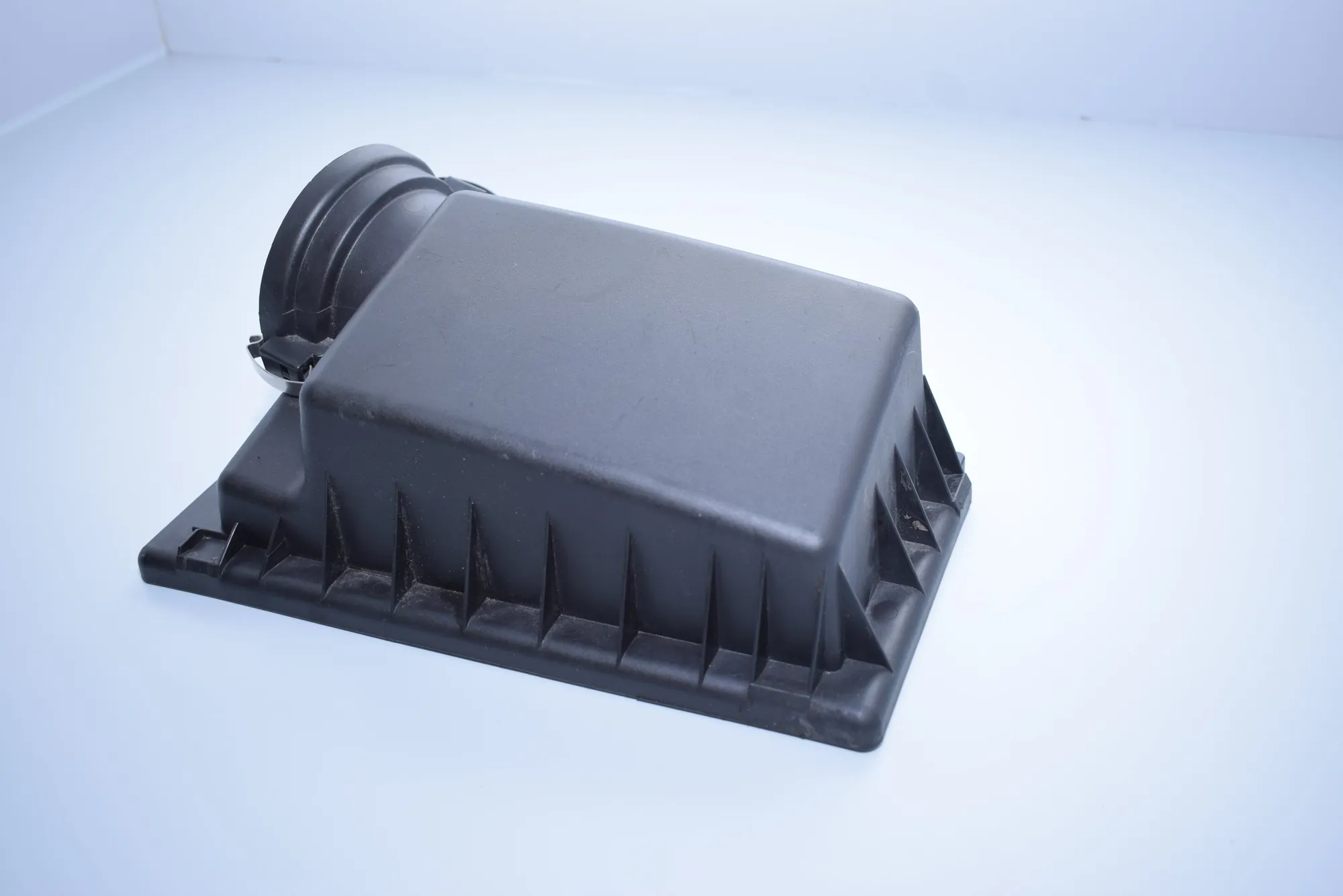 Air Filter Box Upper Part – OEM 7505980 · BMW X5 (E53) 3.0 i 2001