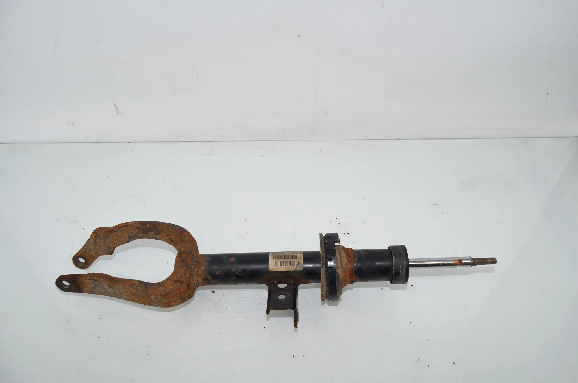 Front Left Shock Absorber – OEM 6783975 · BMW 5 Touring (F11) 530 d xDrive 2011 – 3