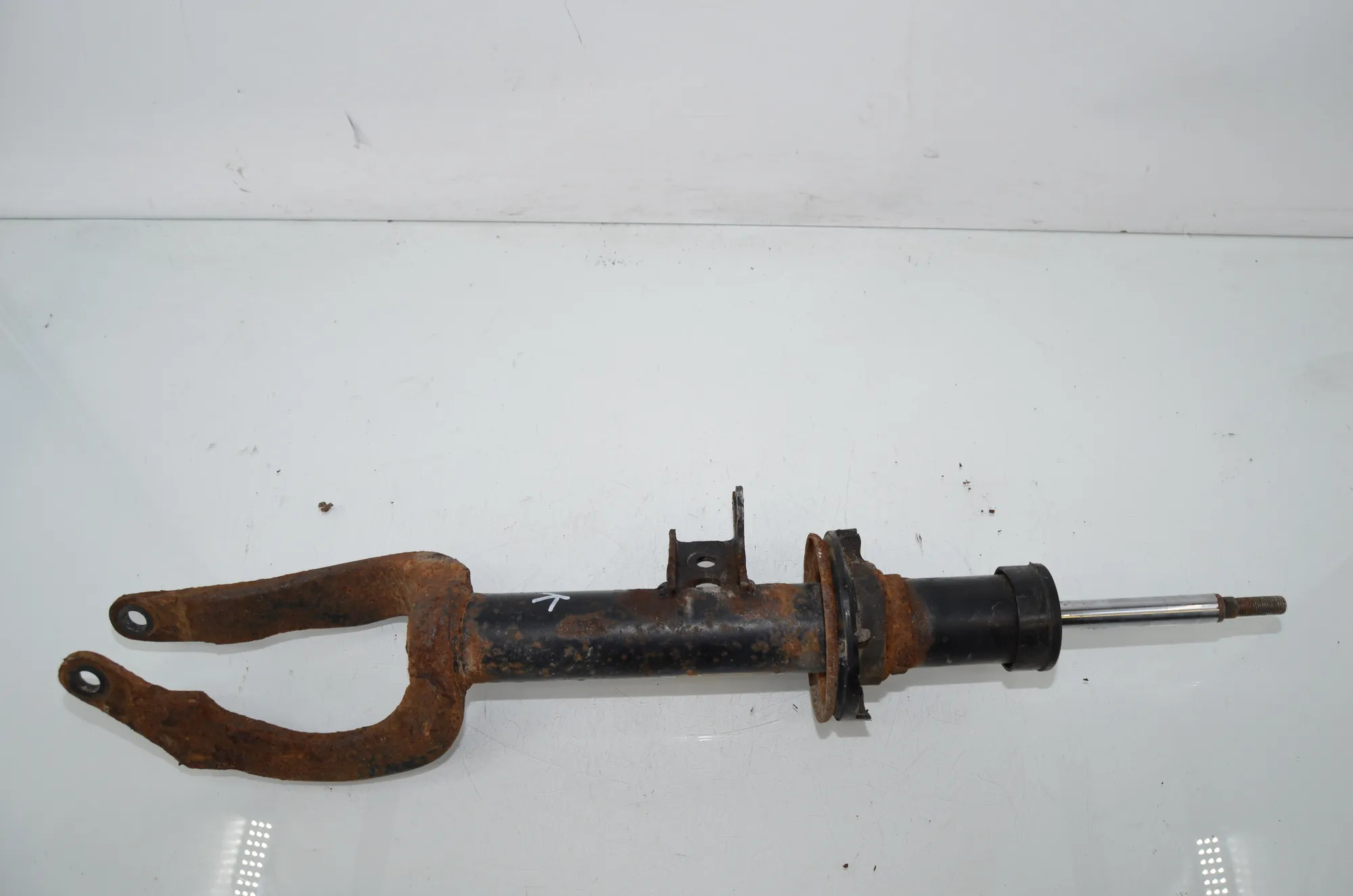 Front Left Shock Absorber – OEM 6783975 · BMW 5 Touring (F11) 530 d xDrive 2011