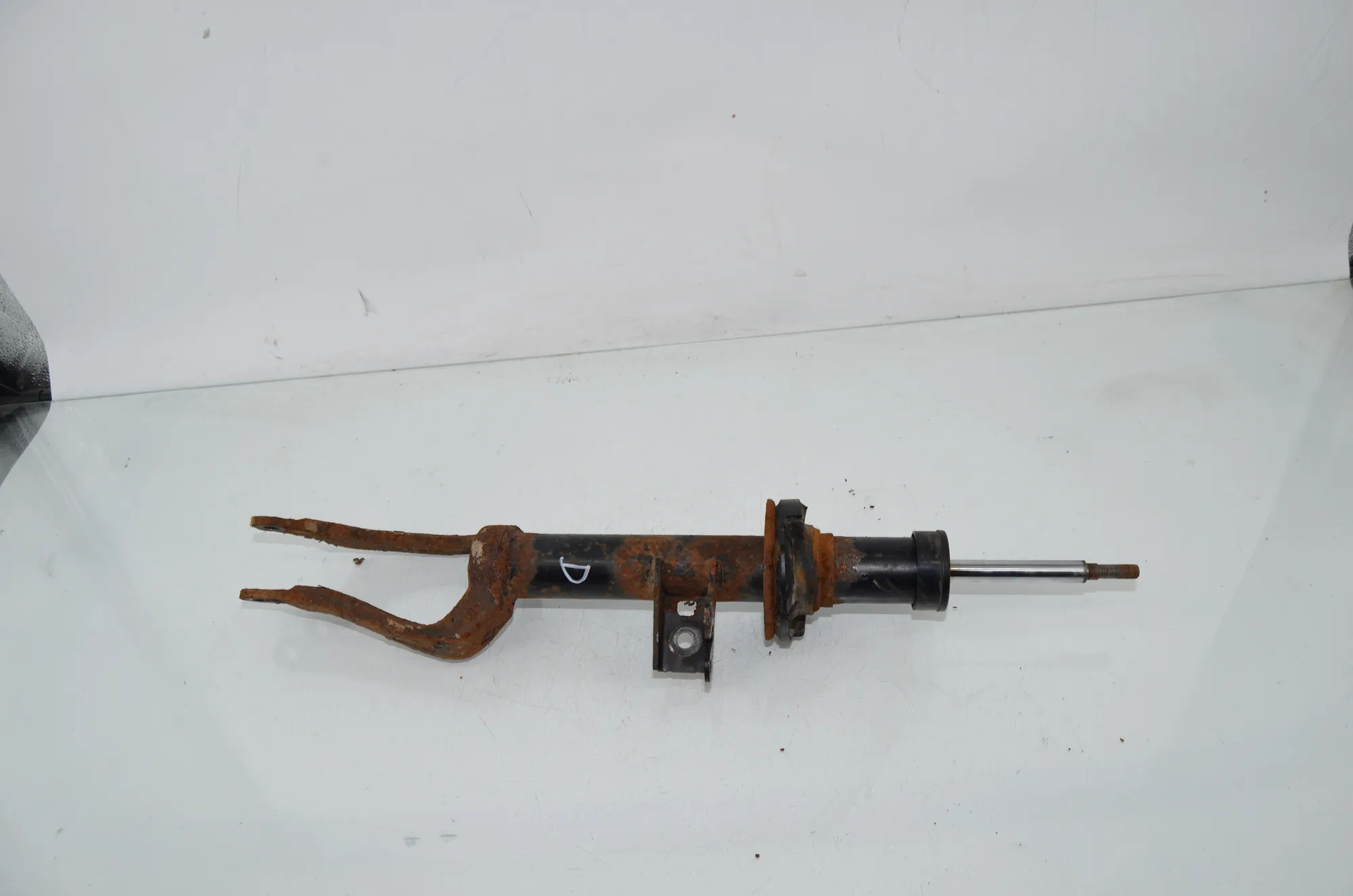 Front Right Shock Absorber – OEM 6783976 · BMW 5 Touring (F11) 530 d xDrive 2011 – 3