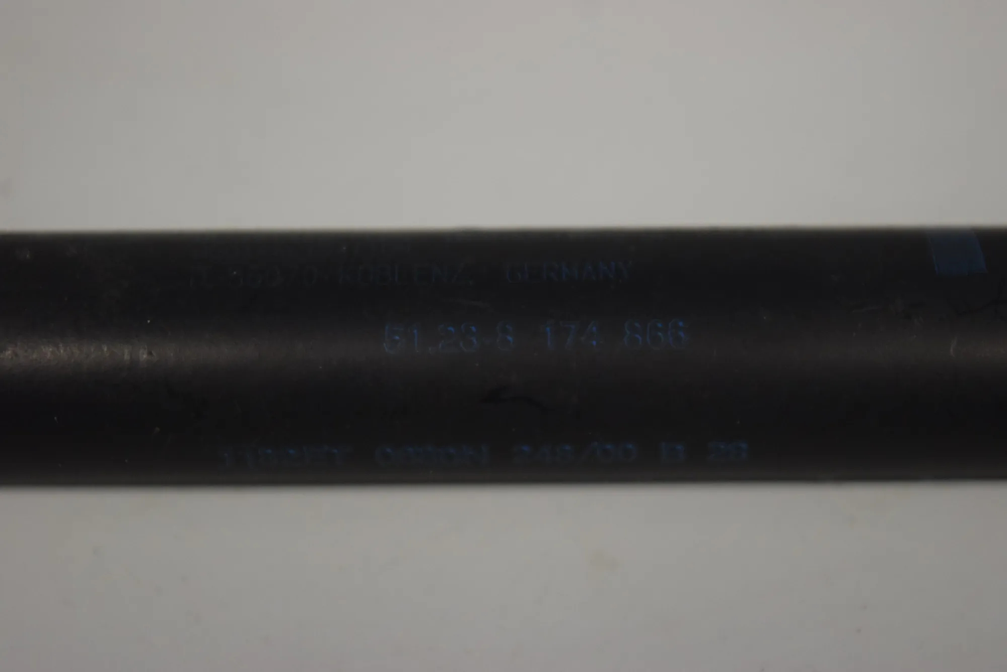 Front Left Bonnet Strut – OEM 8174866 · BMW 5 Touring (E39) 525 d 2000 – 3