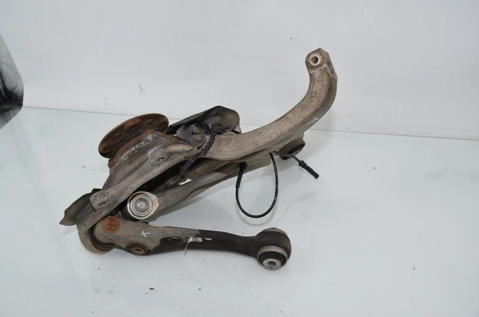 Front Left Wheel Hub – OEM 6777751 · BMW 5 Touring (F11) 530 d xDrive 2011 – 2