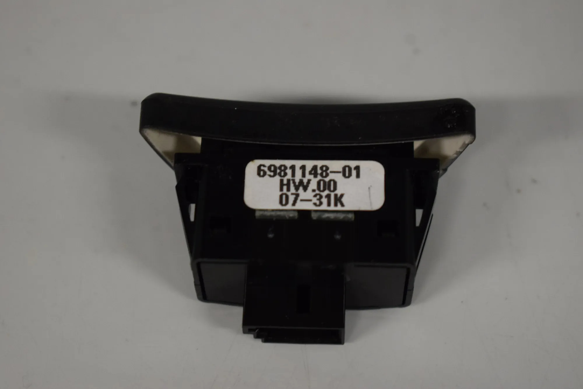 Switches – OEM 6981148 · BMW 5 (E60) 520 d 2007 – 6