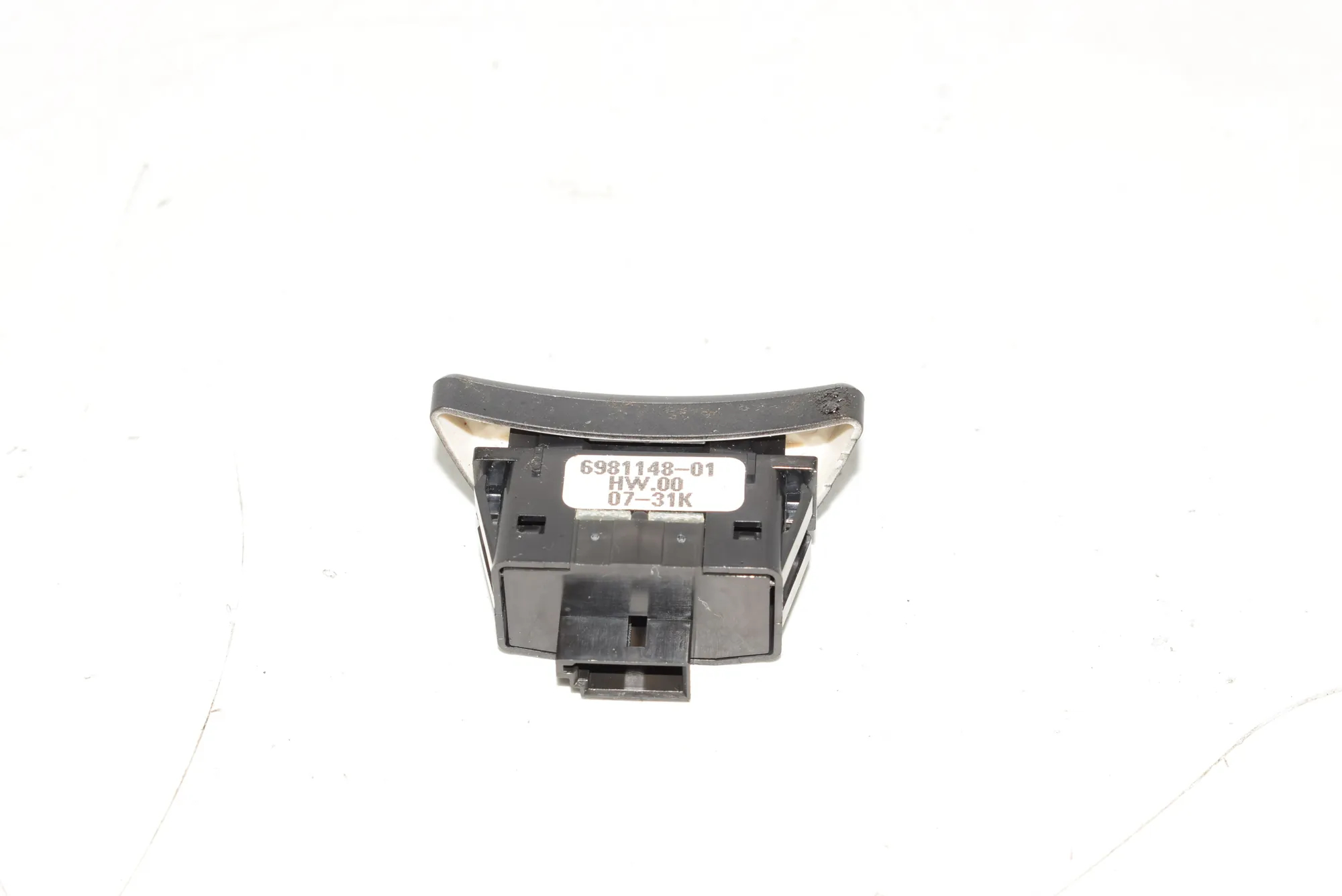Switches – OEM 6981148 · BMW 5 (E60) 520 d 2007 – 3