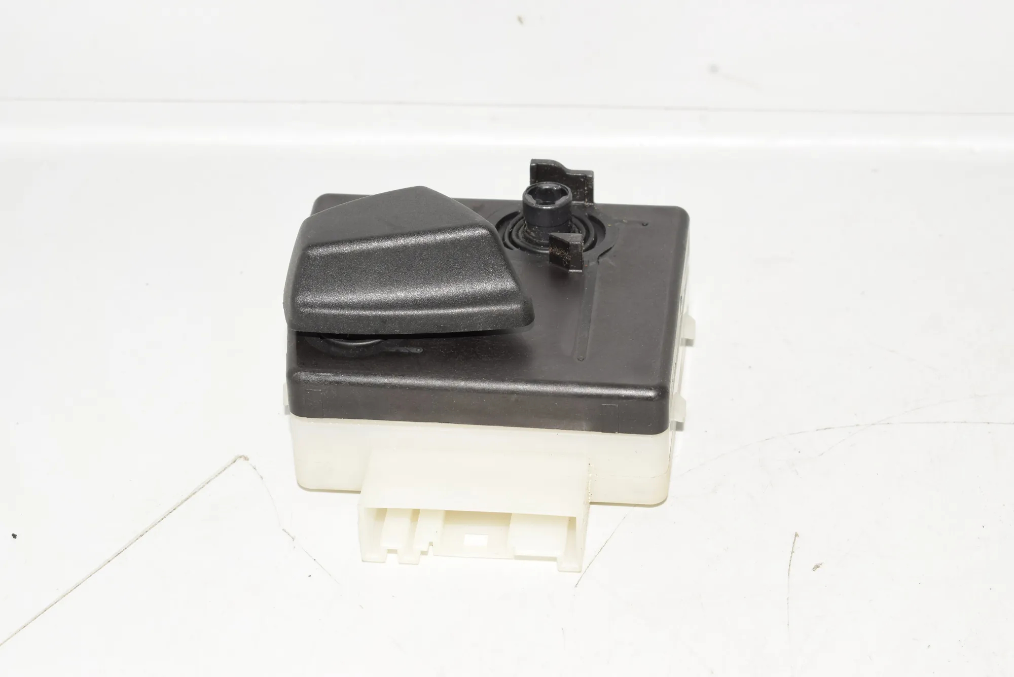 Front Right Seat Control Unit – OEM 6958526 · BMW 5 (E60) 520 d 2007 – 2