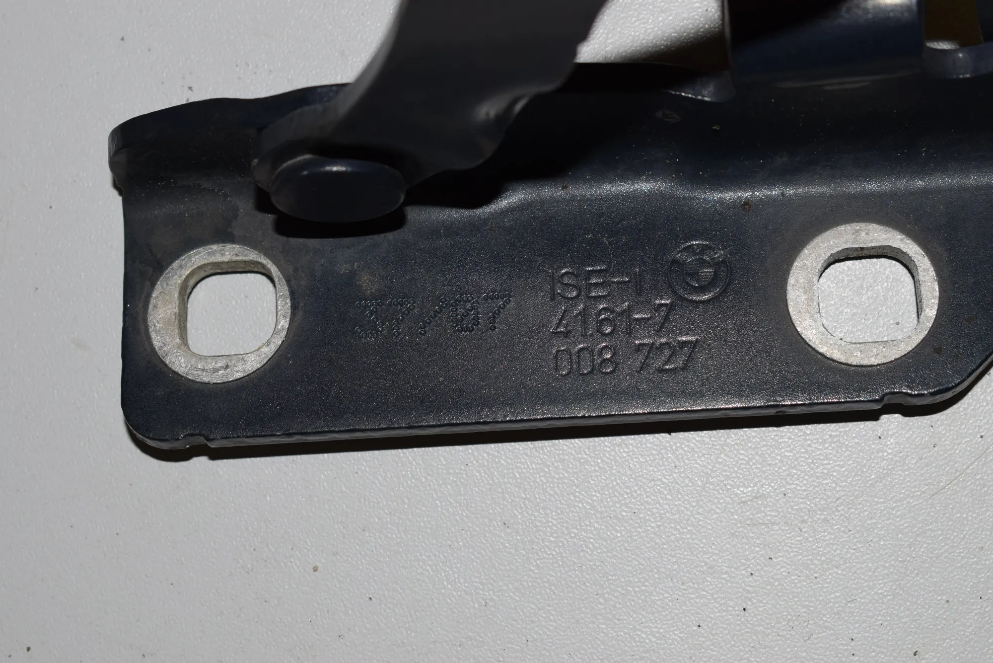 Front Left Bonnet Hinge – OEM 7008727 · BMW 5 (E60) 520 d 2007 – 4