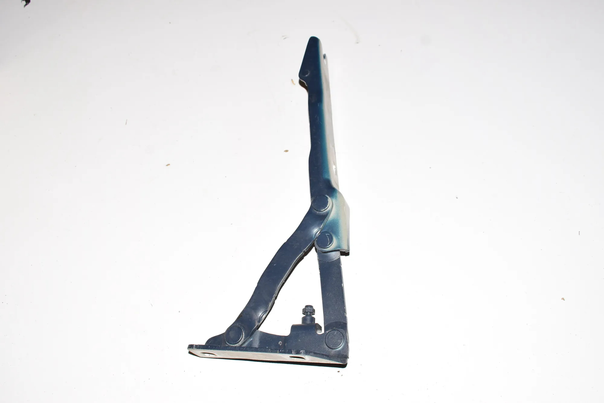 Front Left Bonnet Hinge – OEM 7008727 · BMW 5 (E60) 520 d 2007 – 2