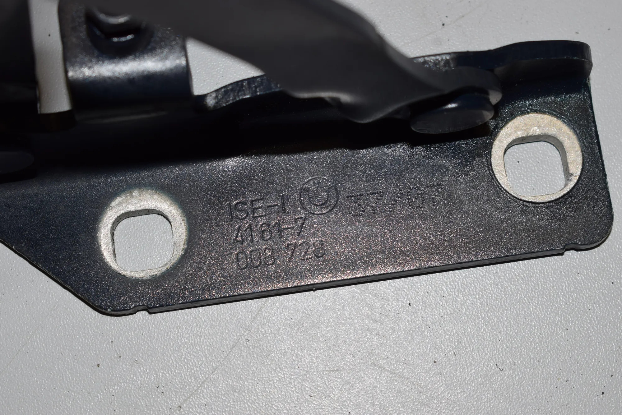 Front Right Bonnet Hinge – OEM 7008728 · BMW 5 (E60) 520 d 2007 – 4
