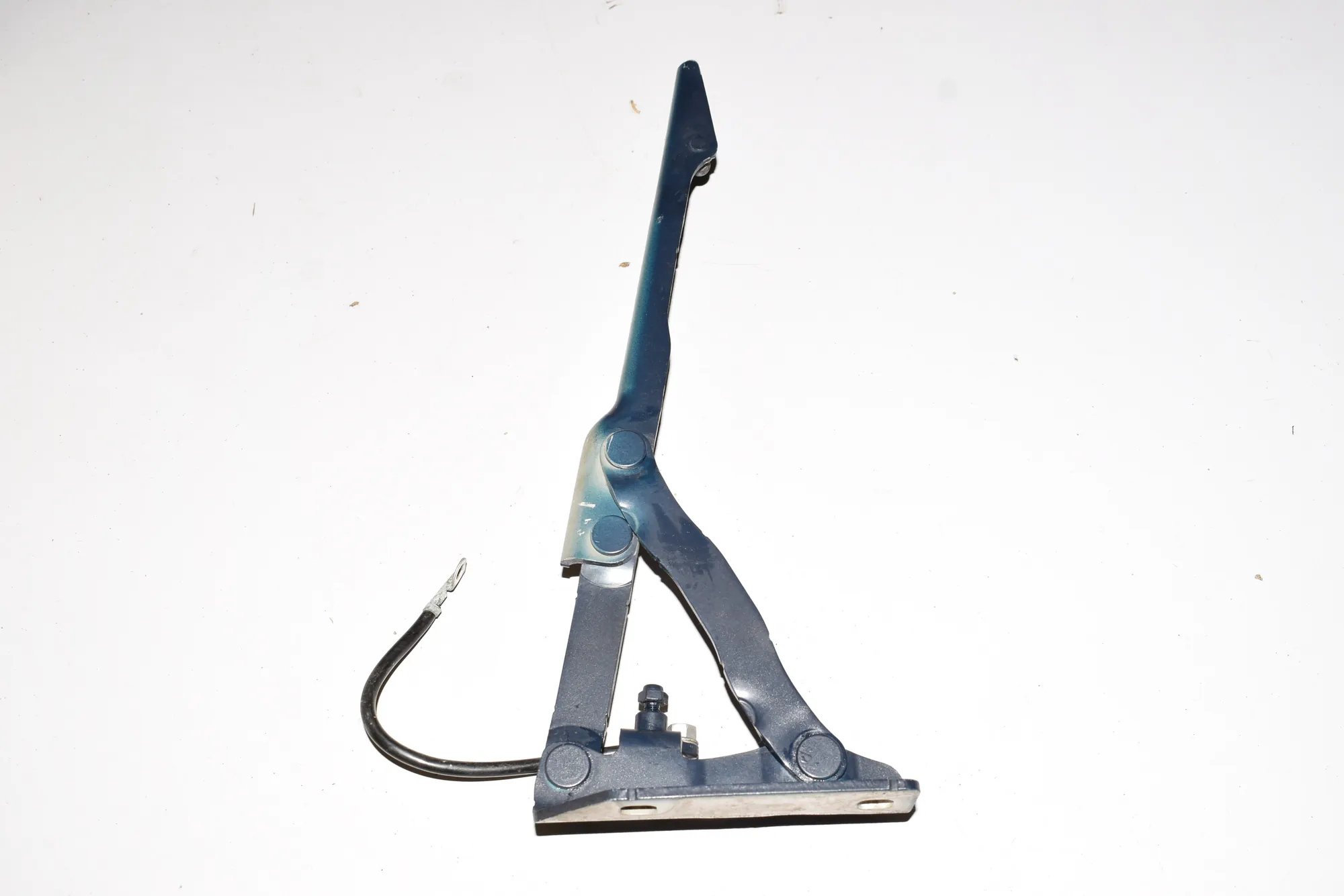 Front Right Bonnet Hinge – OEM 7008728 · BMW 5 (E60) 520 d 2007 – 2