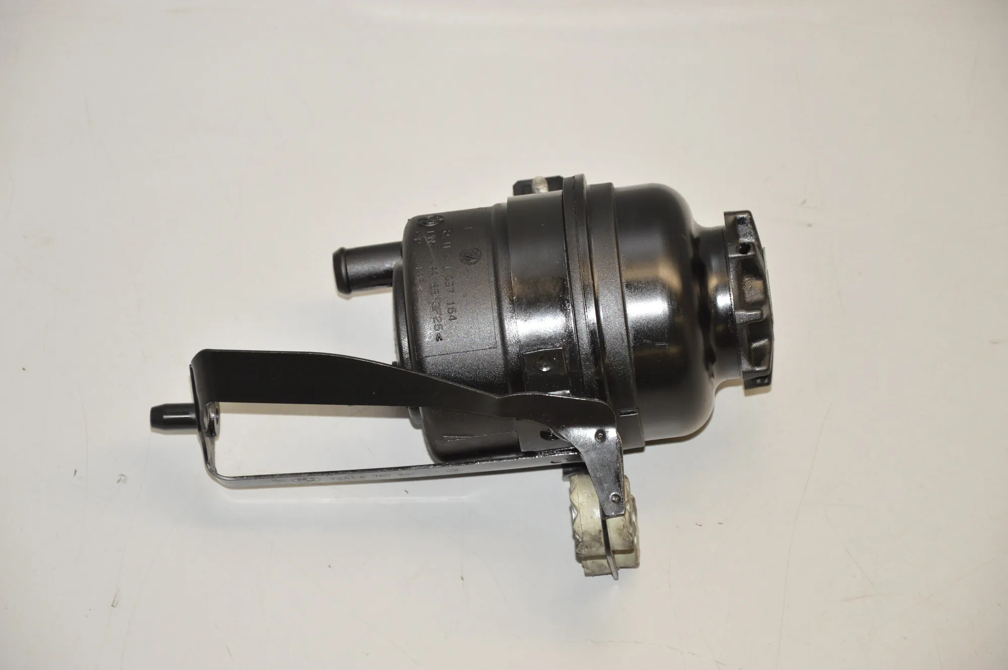 Power Steering Pump Tank – OEM 1097164 · BMW 5 (E60) 520 d 2007 – 2