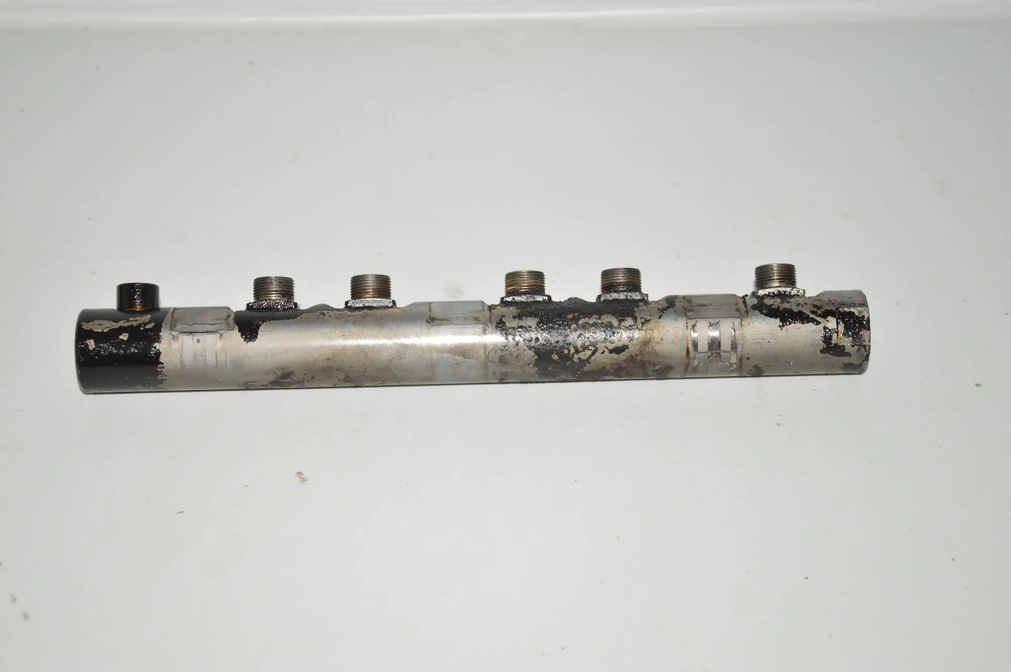 Fuel Rail – OEM 7809129 · BMW 5 (E60) 520 d 2007 – 3