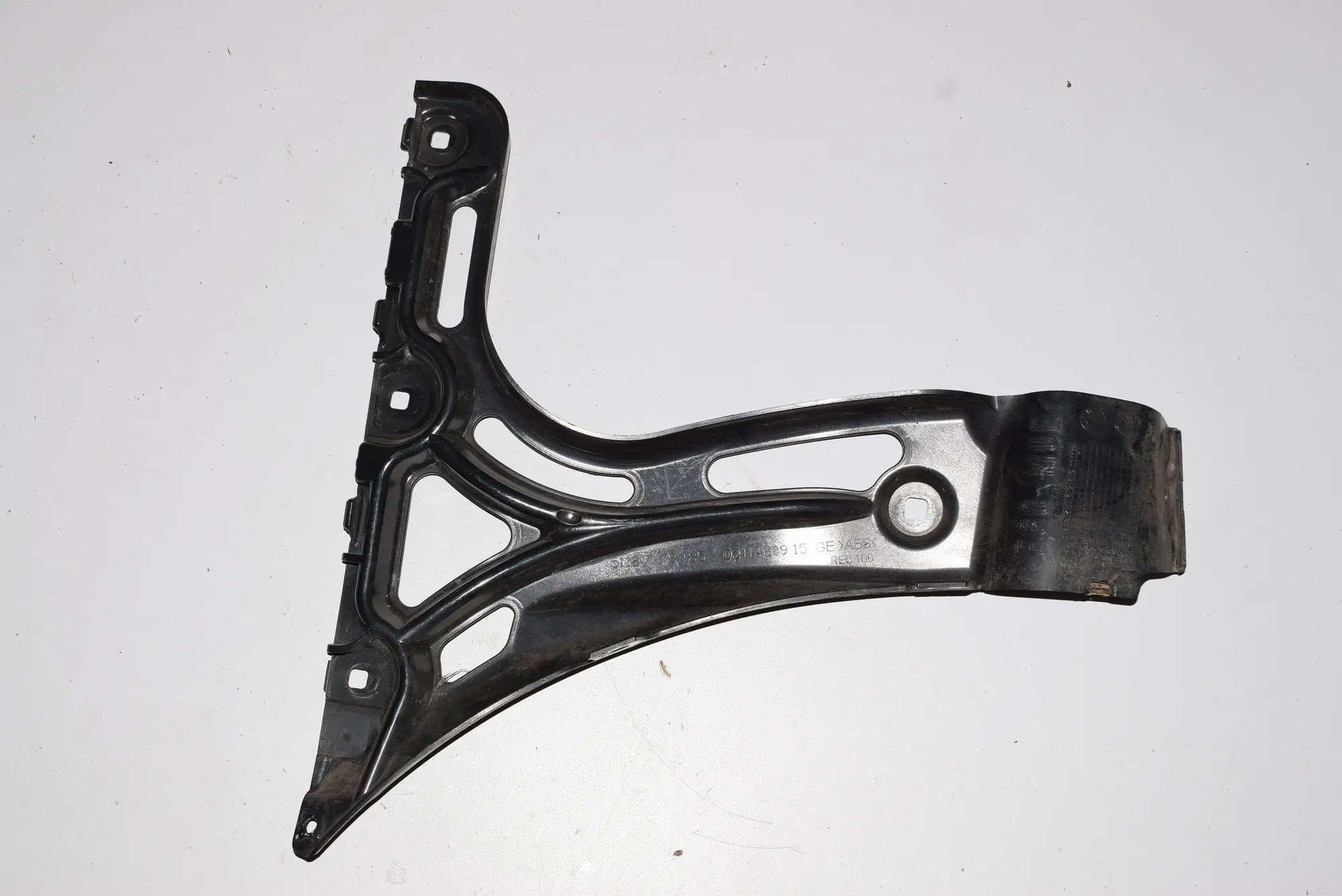 Front Left Bumper Bracket – OEM 7178185 · BMW 5 (E60) 520 d 2007