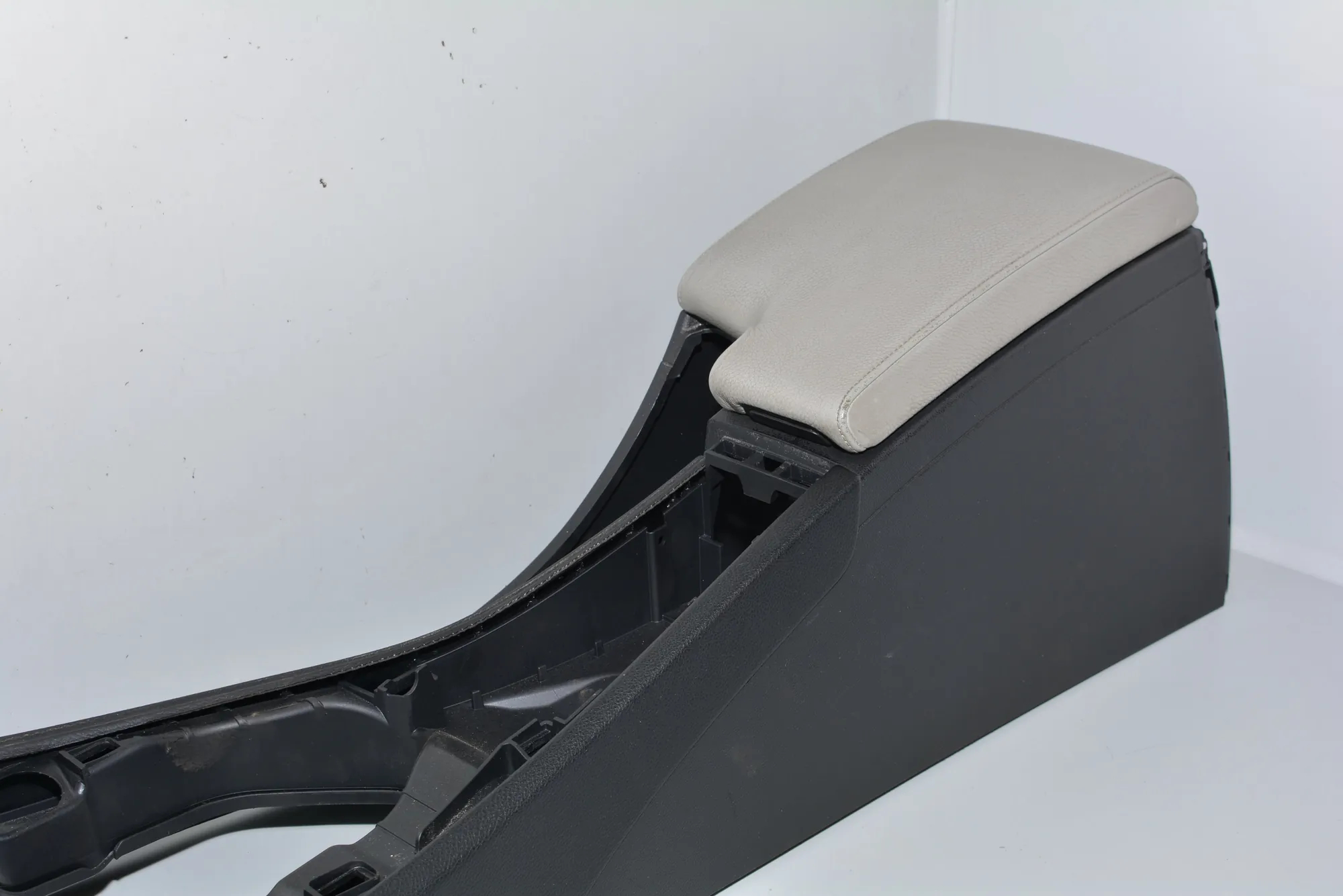 Armrest – OEM 43672311 · BMW 3 Coupe (E92) 330 d 2007 – 7