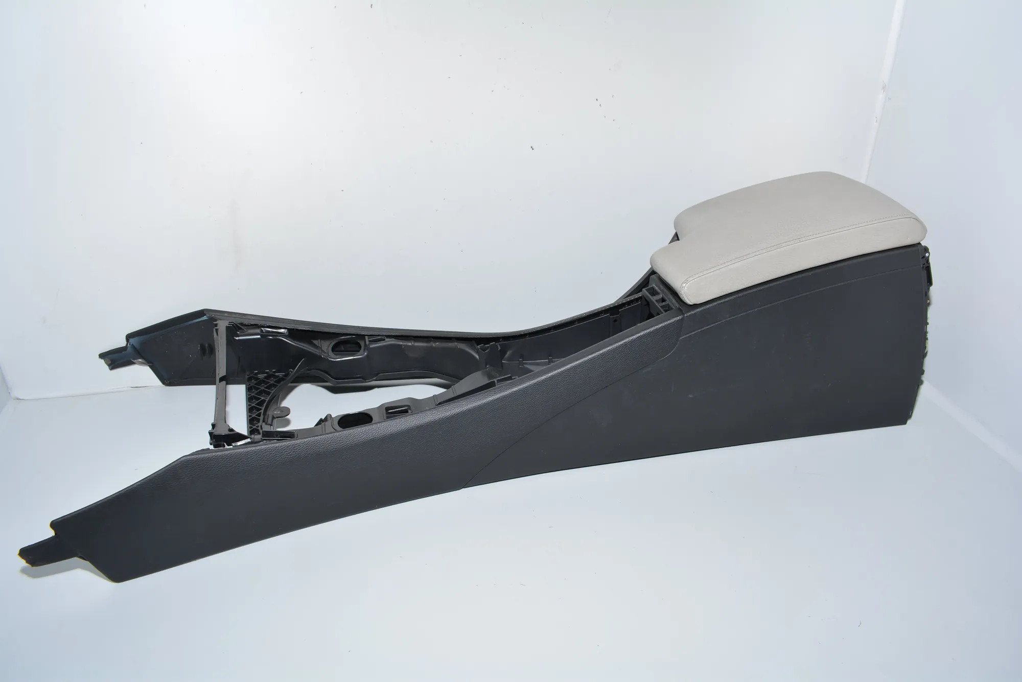 Armrest – OEM 43672311 · BMW 3 Coupe (E92) 330 d 2007