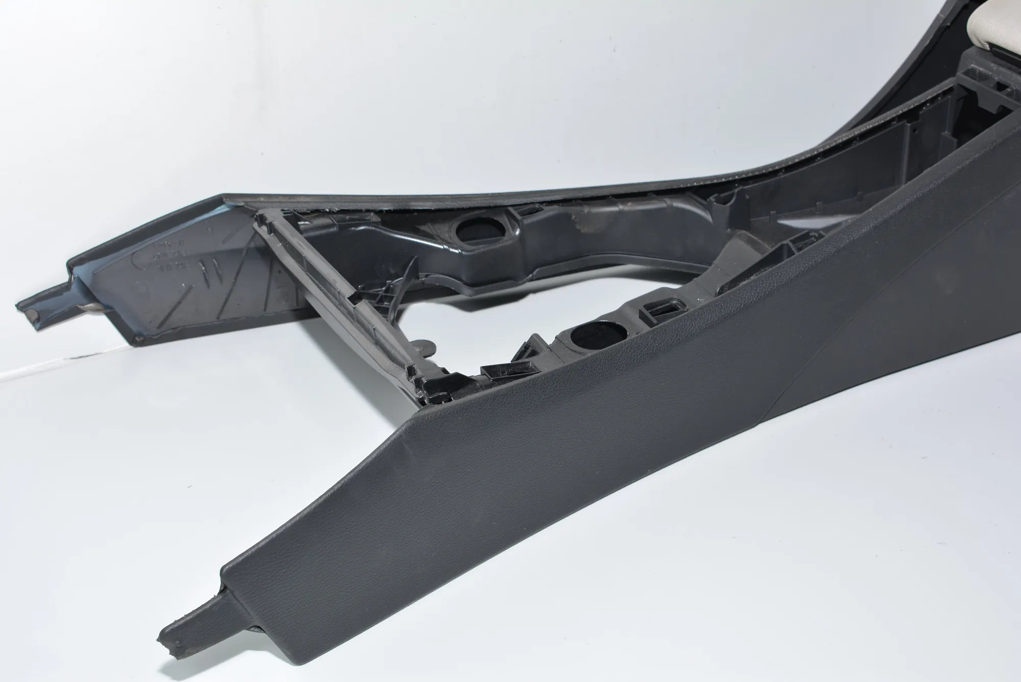 Armrest – OEM 43672311 · BMW 3 Coupe (E92) 330 d 2007 – 6