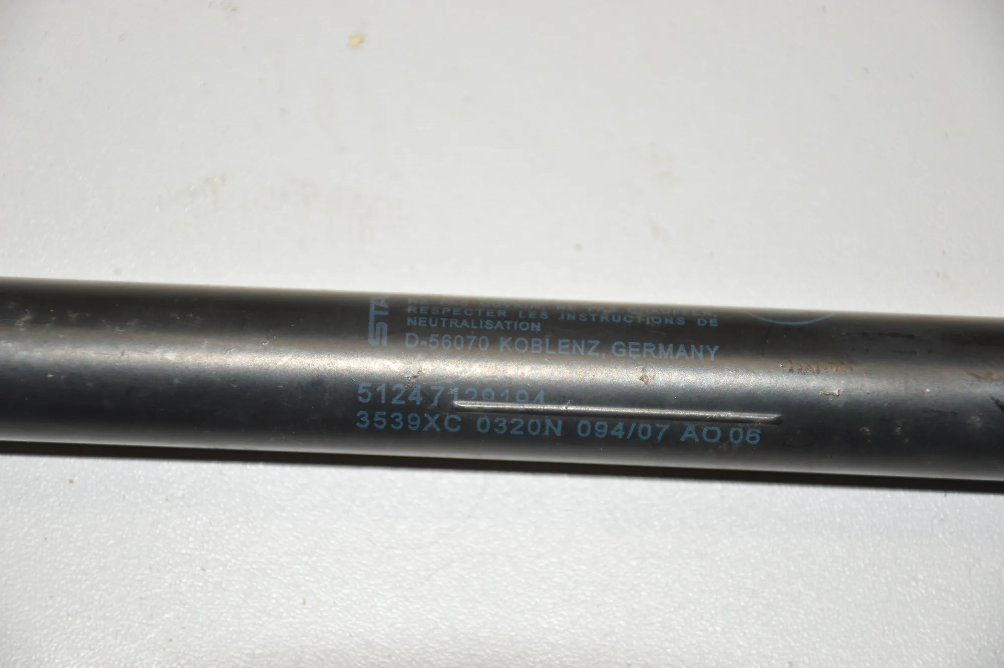 Right Side Tailgate Gas Strut – OEM 7129194 · BMW 3 Coupe (E92) 330 d 2007 – 2