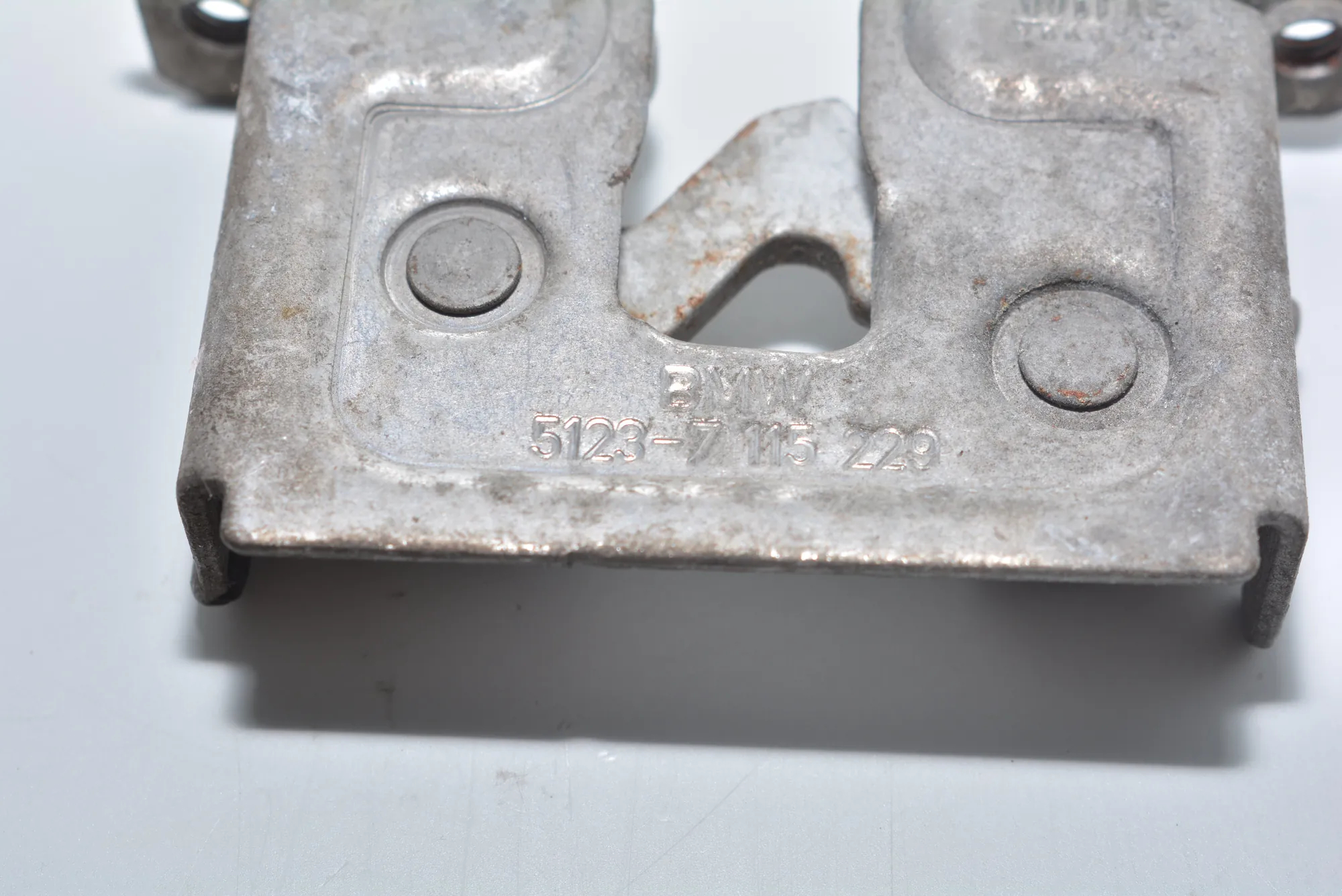 Bonnet Lock – OEM 7115229 · BMW 5 (E60) BMW 5 (E60) 2007 – 3