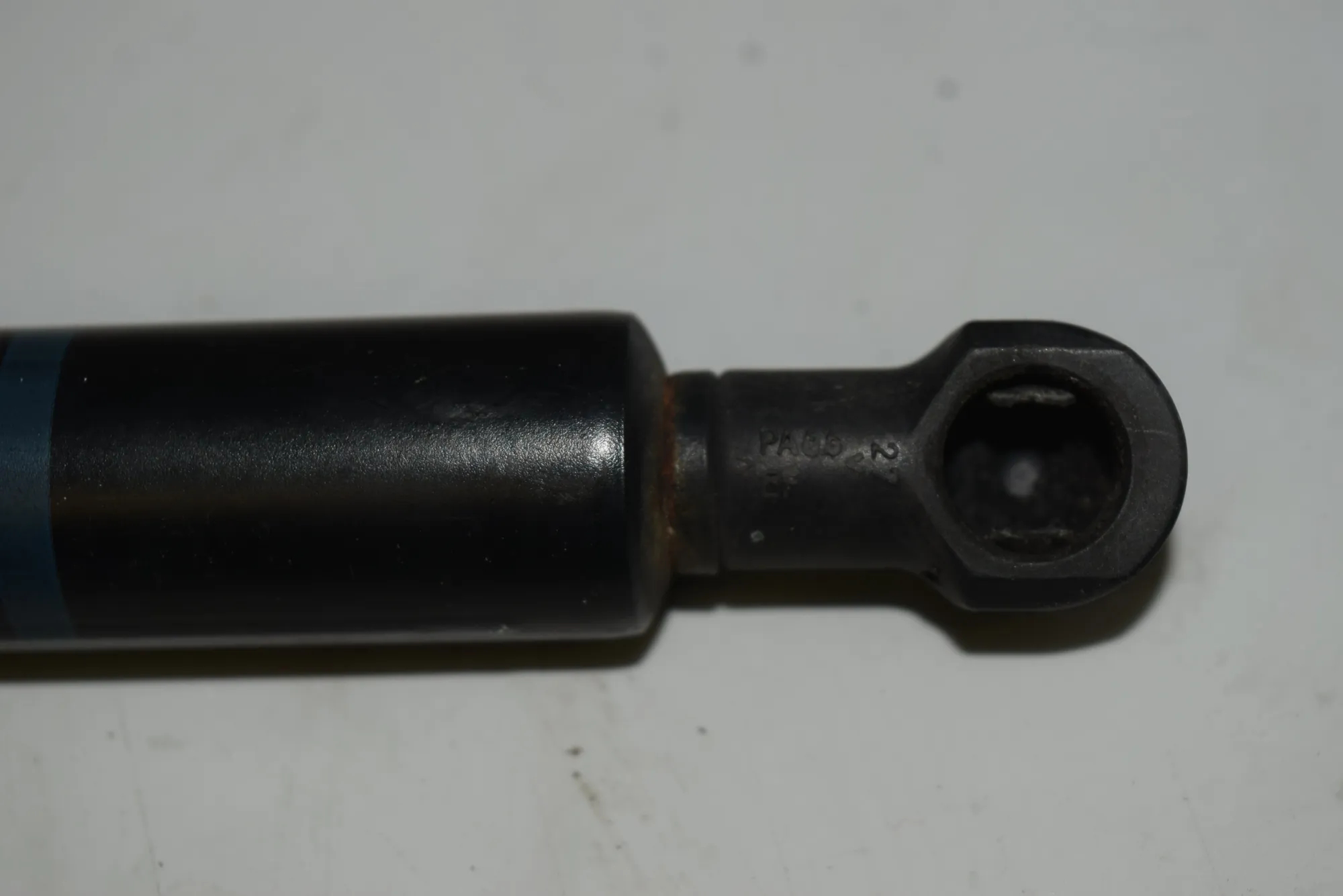Front Right Bonnet Strut – OEM 8174866 · BMW 5 (E39) 530 i 2003 – 5