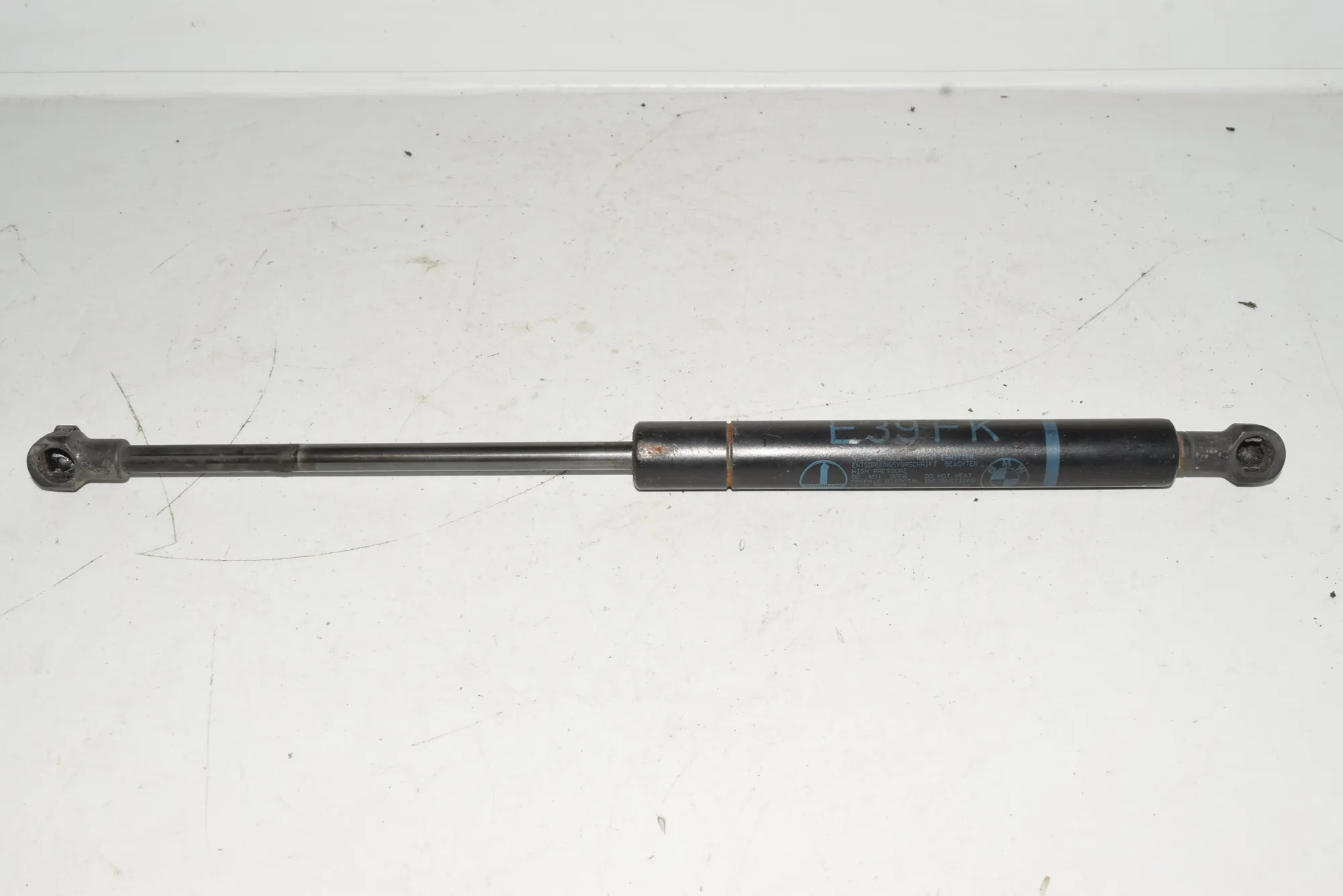 Front Right Bonnet Strut – OEM 8174866 · BMW 5 (E39) 530 i 2003 – 3