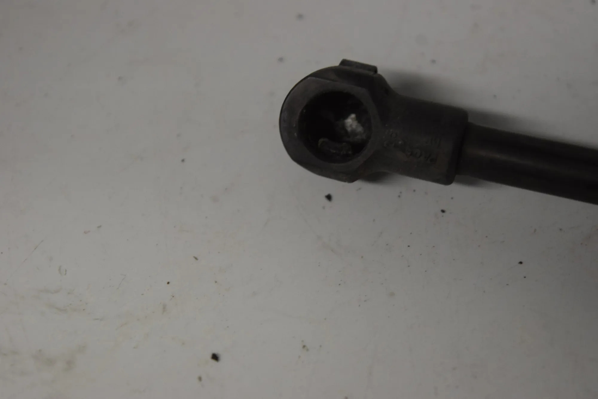 Front Right Bonnet Strut – OEM 8174866 · BMW 5 (E39) 530 i 2003 – 4