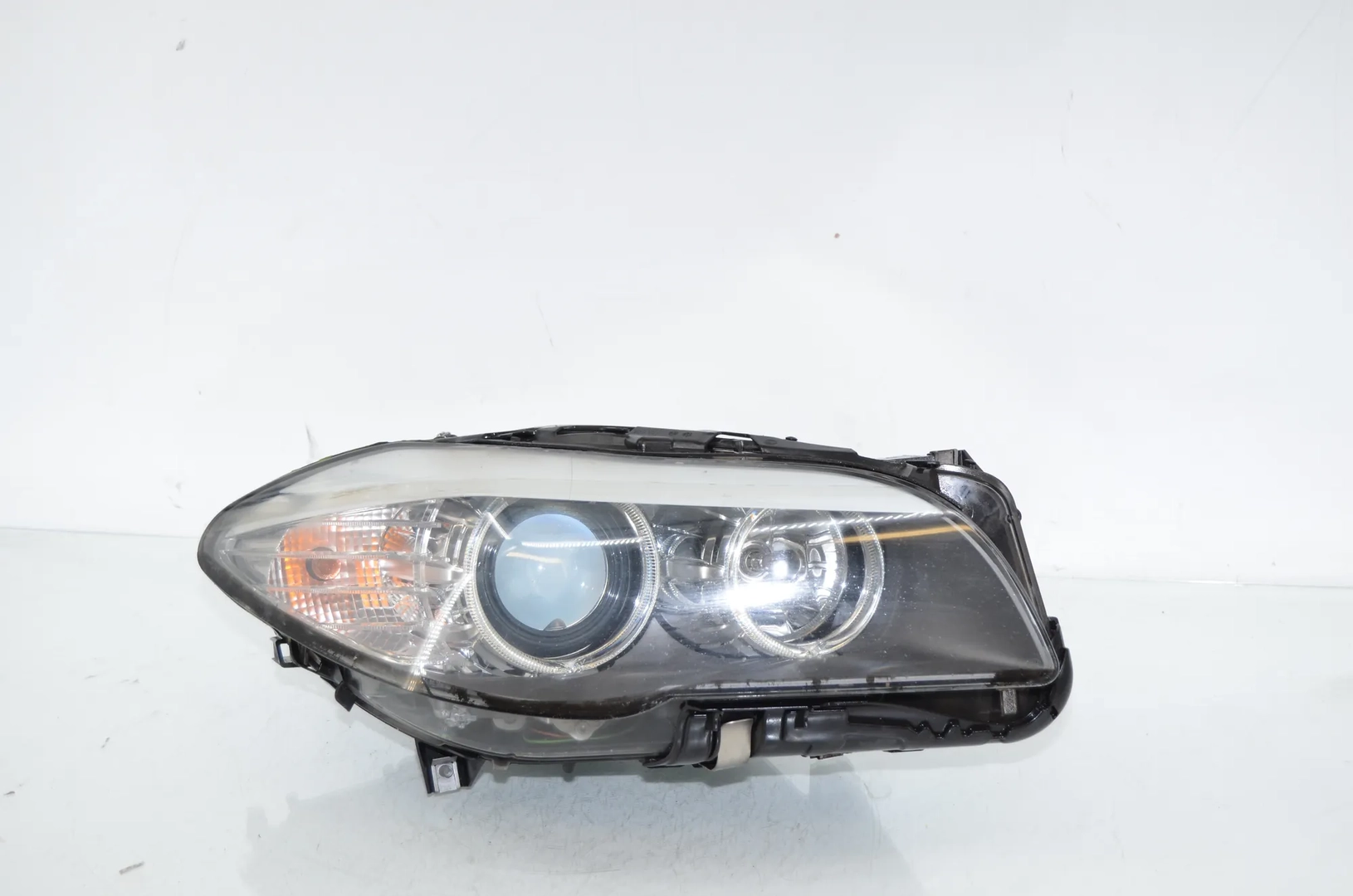 Front Right Headlight – OEM 7203240 · BMW 5 (F10) 525 d 2010