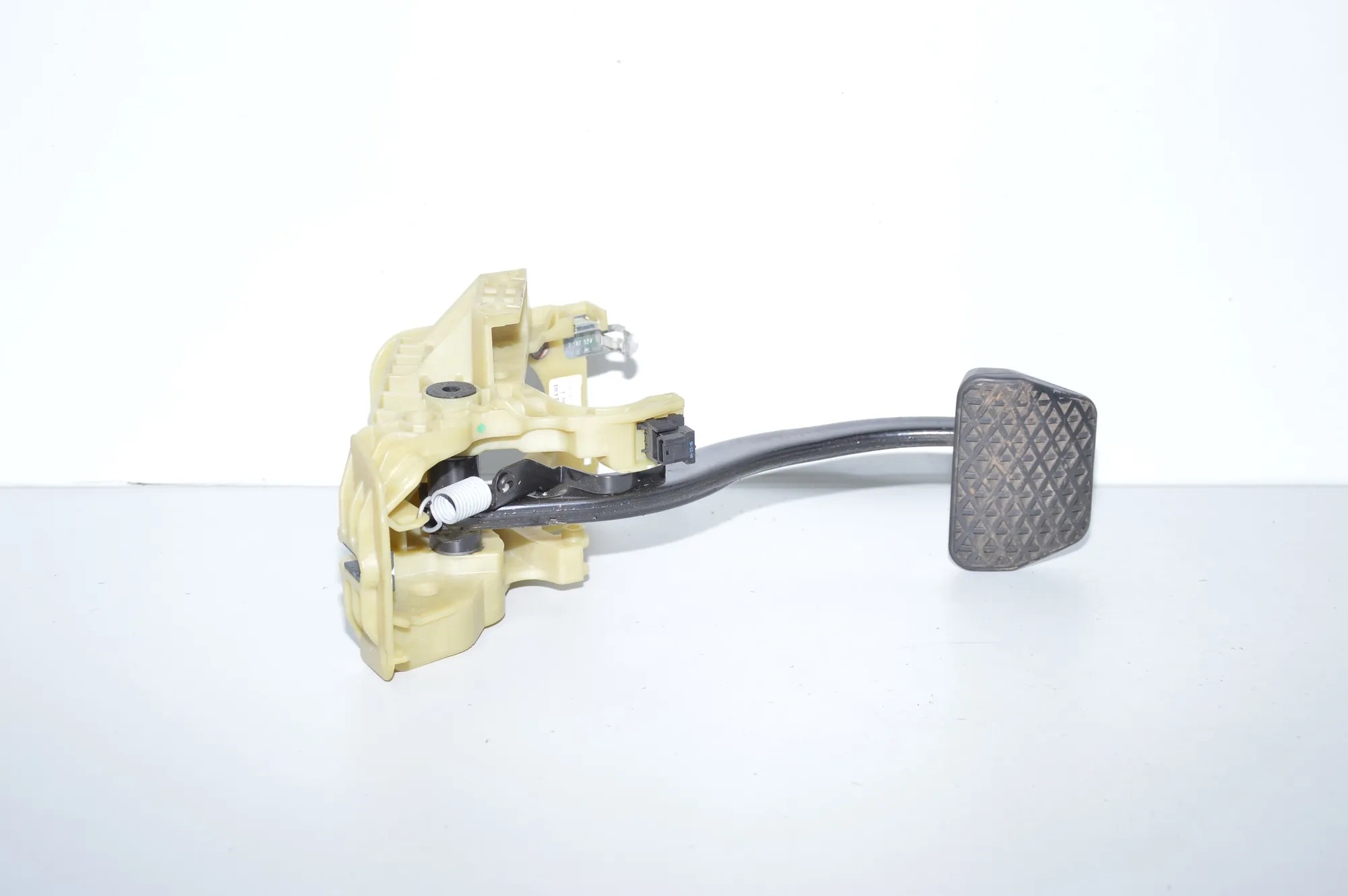 Brake Pedal – OEM 6769224 · BMW 6 Cabrio (E64) 2005 – 3