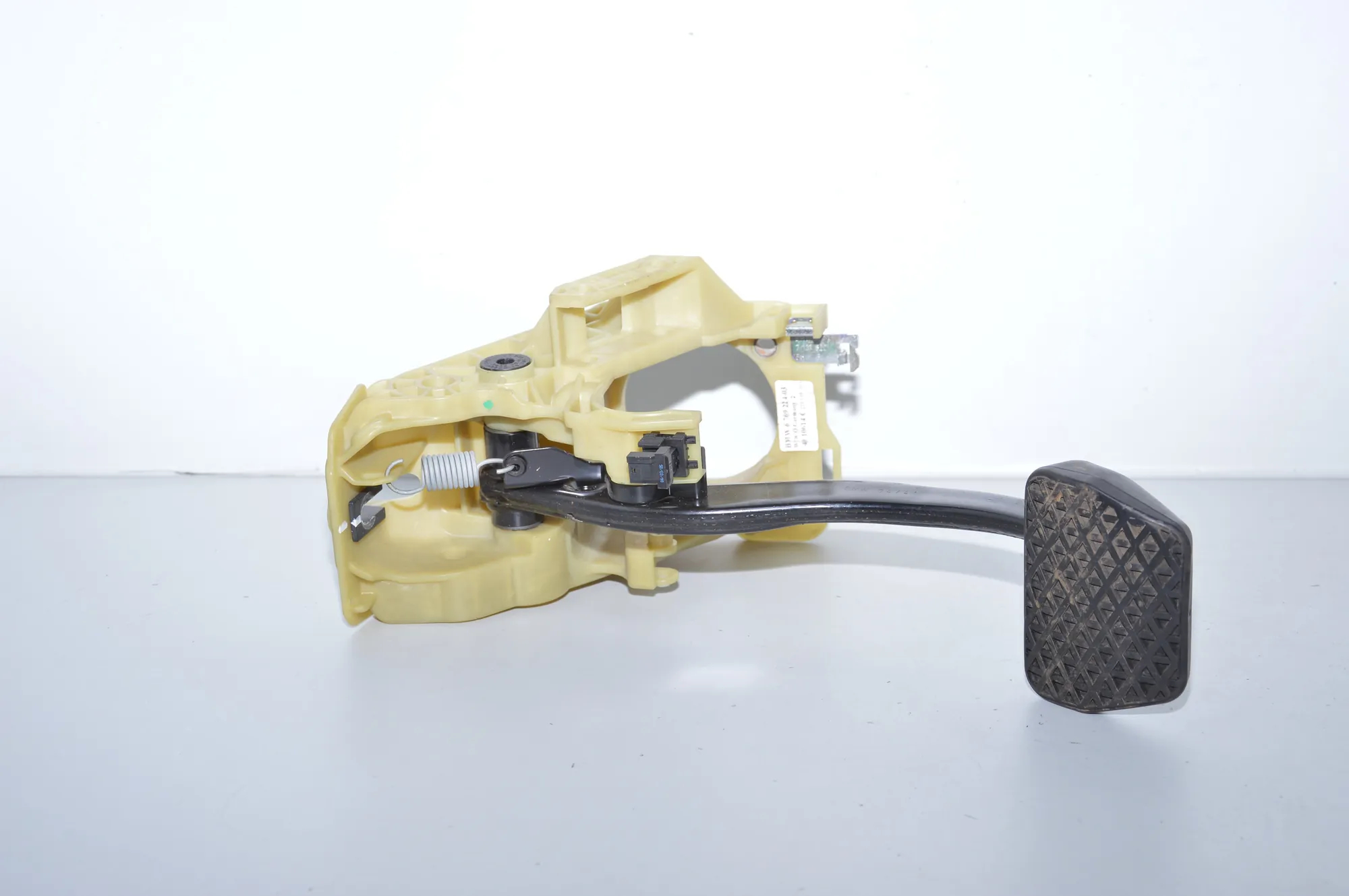 Brake Pedal – OEM 6769224 · BMW 6 Cabrio (E64) 2005