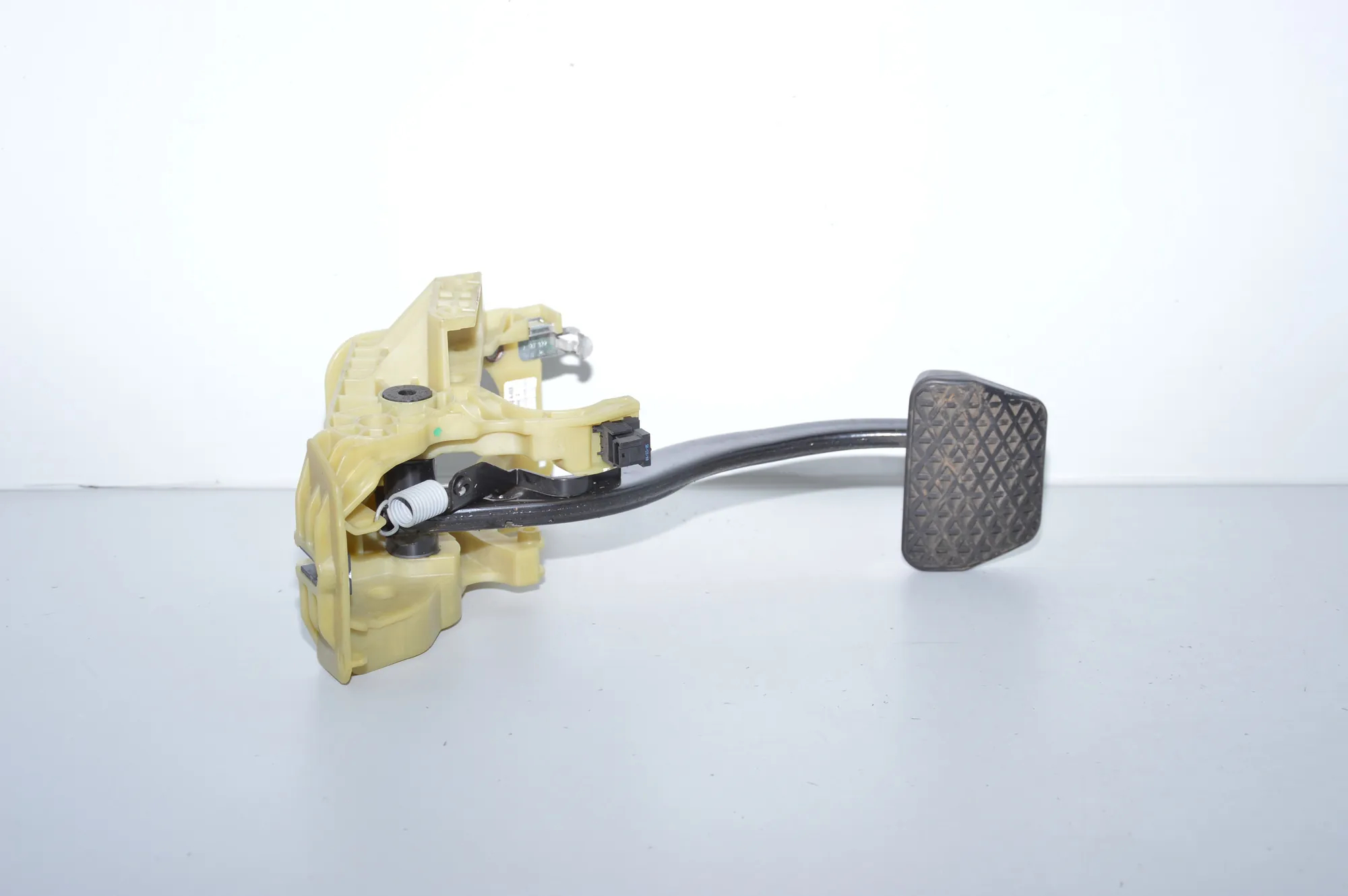 Brake Pedal – OEM 6769224 · BMW 6 Cabrio (E64) 2005 – 2