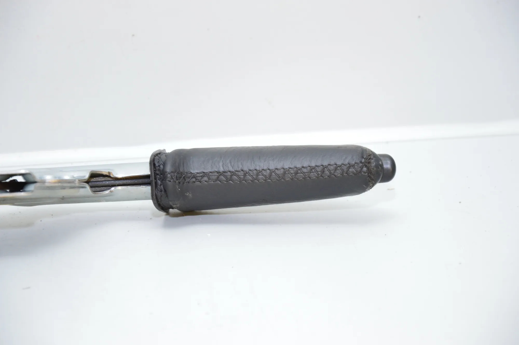 Handbrake Handle – OEM 6770129 · BMW 6 Cabrio (E64) 2005 – 3