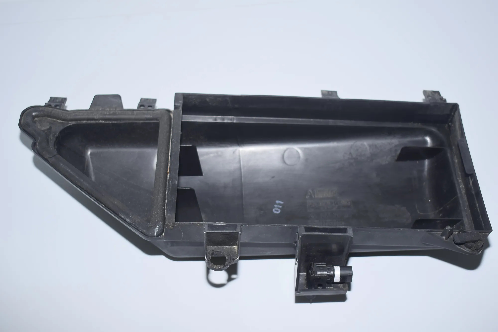 Air Filter Box – OEM 6950936 · BMW 6 Cabrio (E64) 2005 – 2