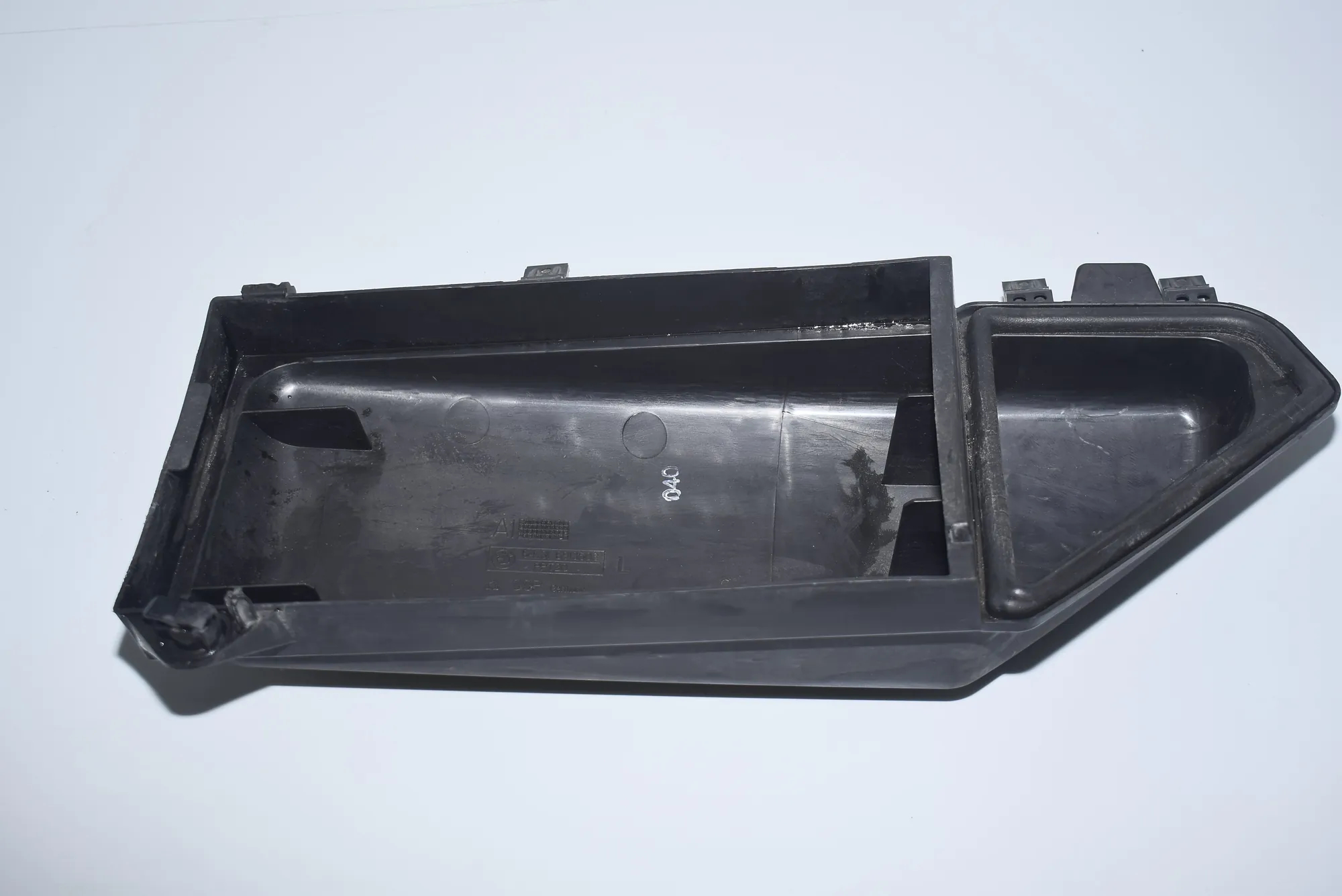 Air Filter Box – OEM 6950936 · BMW 6 Cabrio (E64) 2005 – 8