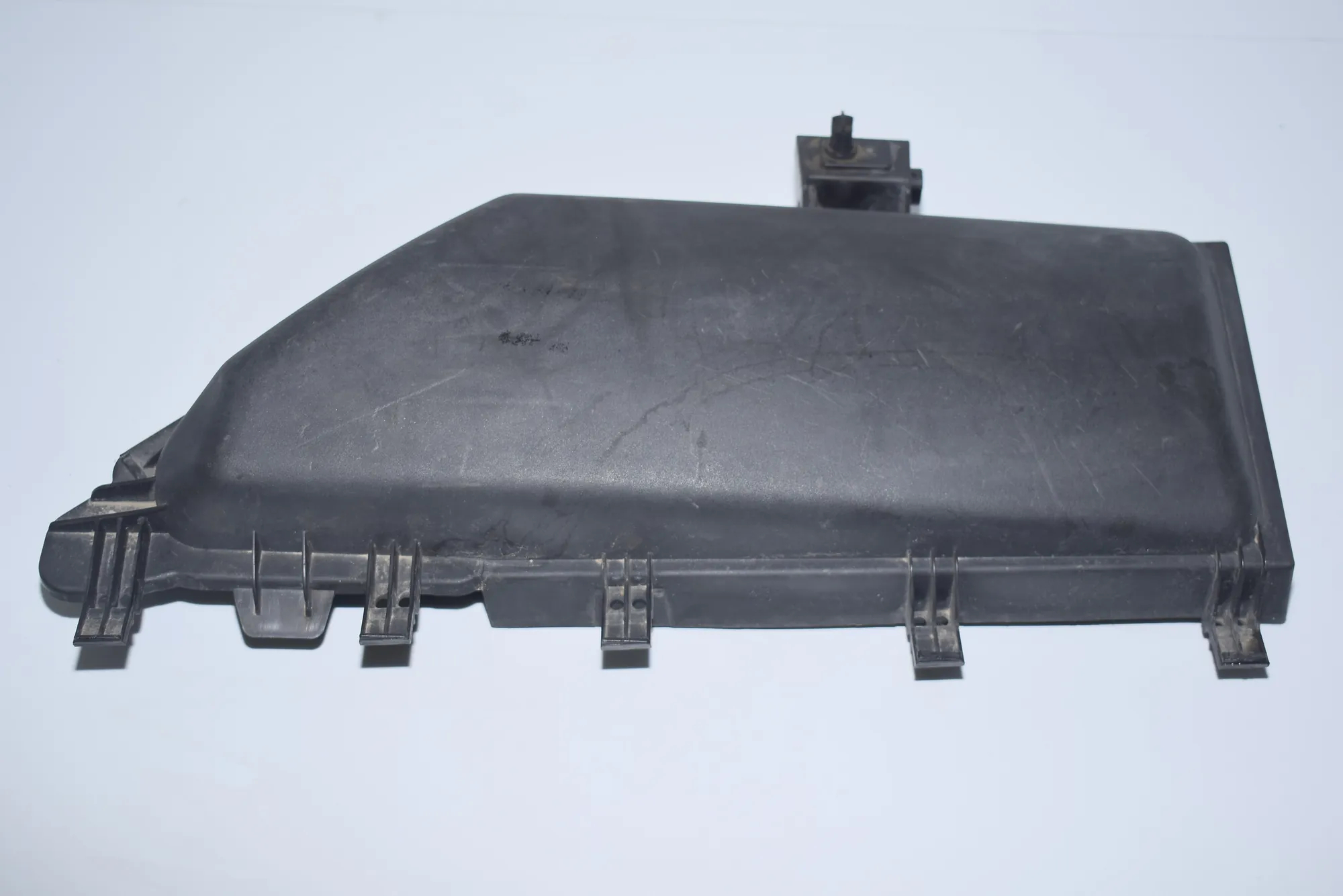Air Filter Box – OEM 6950936 · BMW 6 Cabrio (E64) 2005 – 5