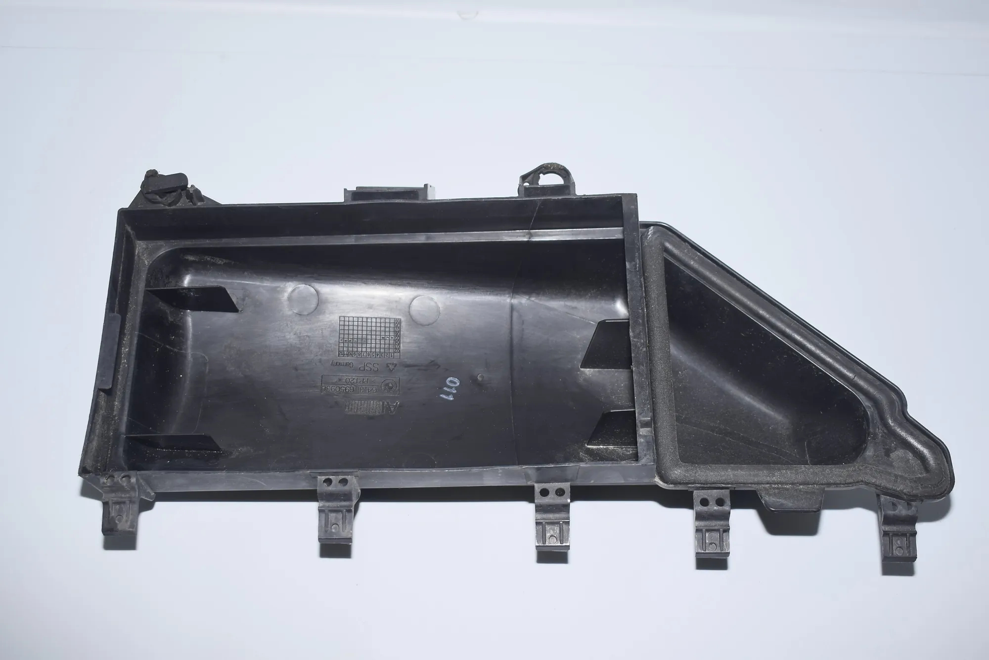 Air Filter Box – OEM 6950936 · BMW 6 Cabrio (E64) 2005 – 3